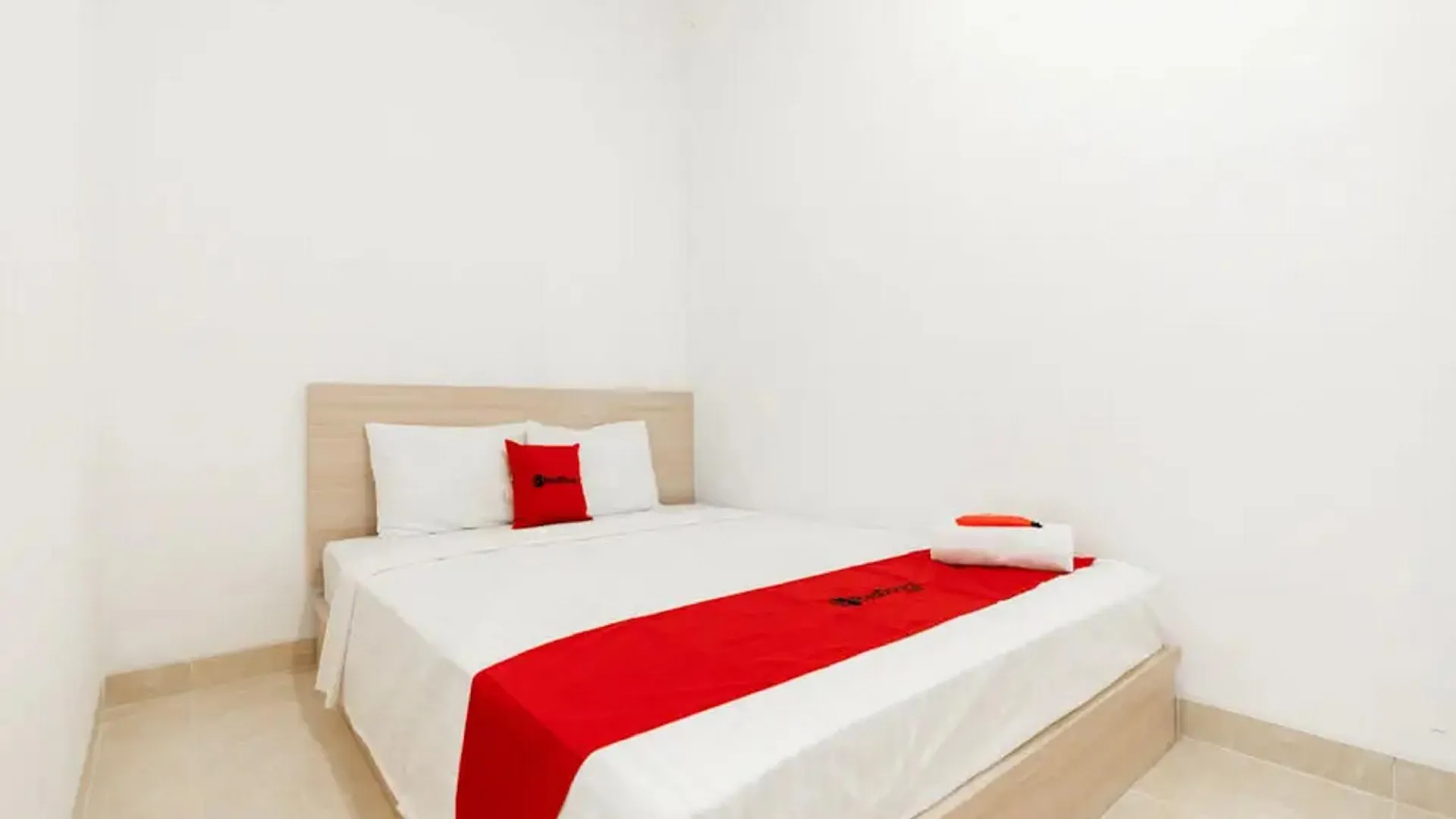 마카사르 레드도어즈 @ 그라하 체메를랑 마로스 2성급 호텔 객실