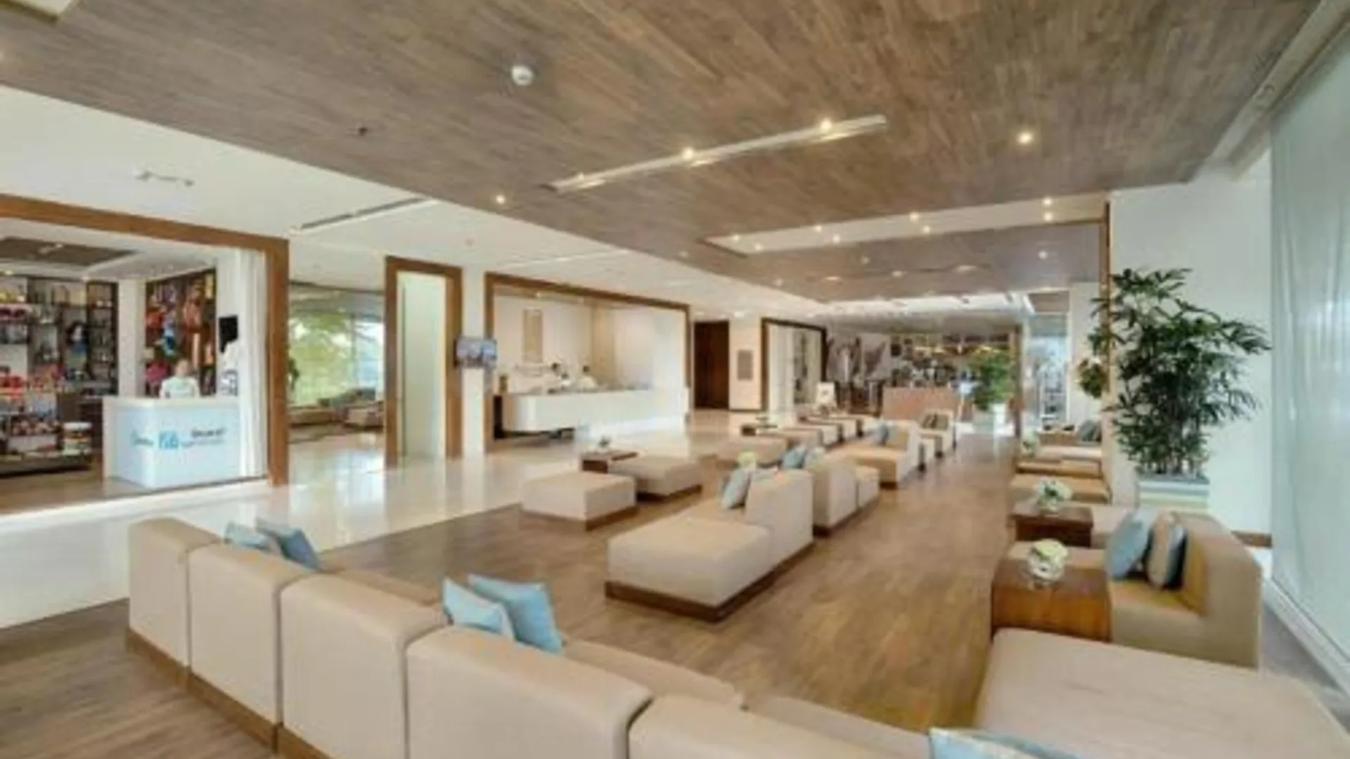 다낭 로맨틱 APT 위드 씨뷰 - 비치프런트 4성급 호텔 수영장