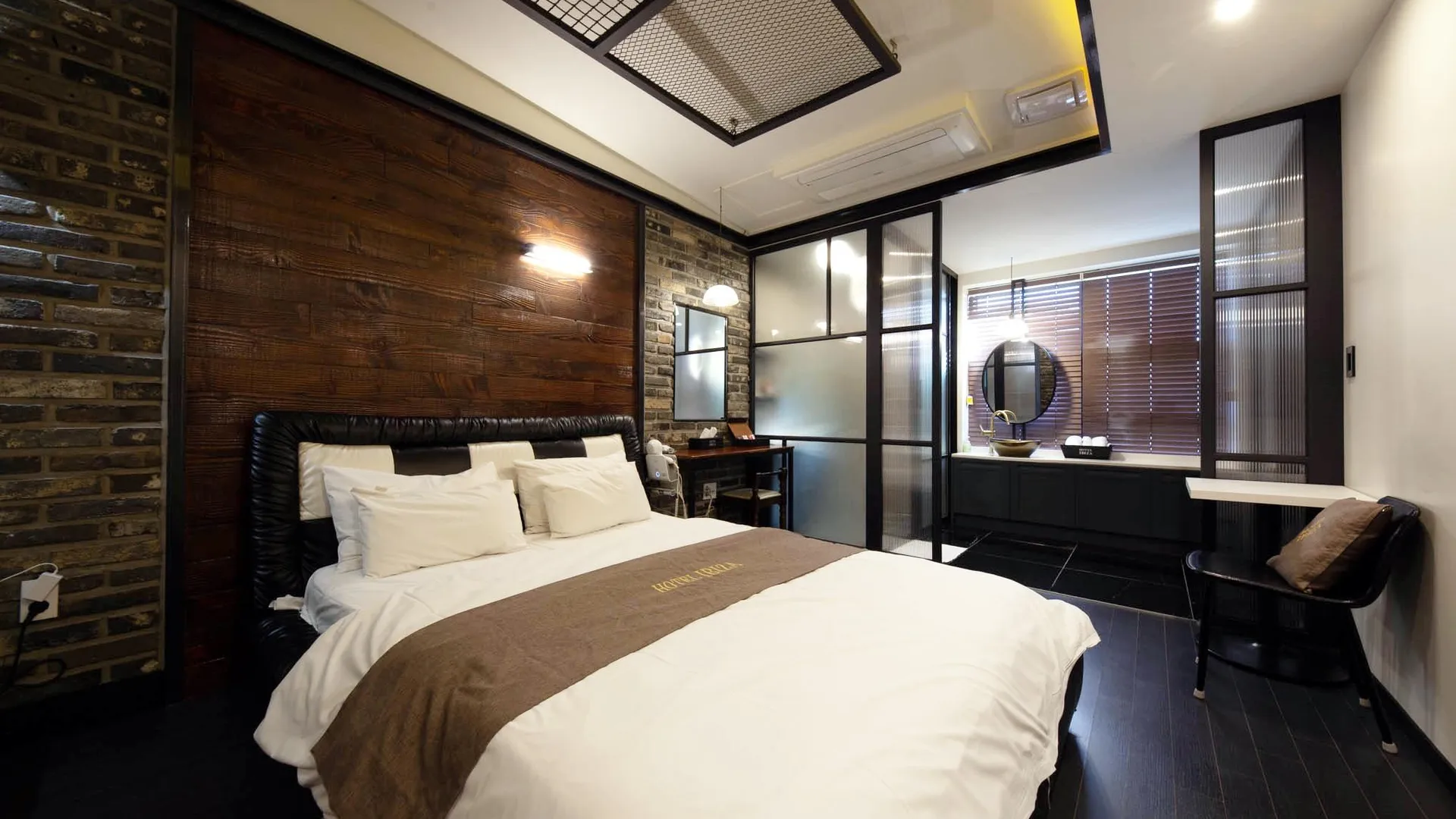 충주 충주 이비자 drive-in 무인텔 1성급 호텔 스위트룸