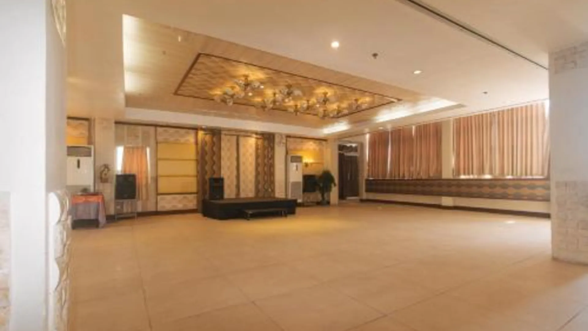 세부 레드도어즈 플러스 뉴 에라 버짓 호텔 만다우에 구 레드도어즈 플러스 니어 UV 만다우에 세부 2성급 호텔 스위트룸