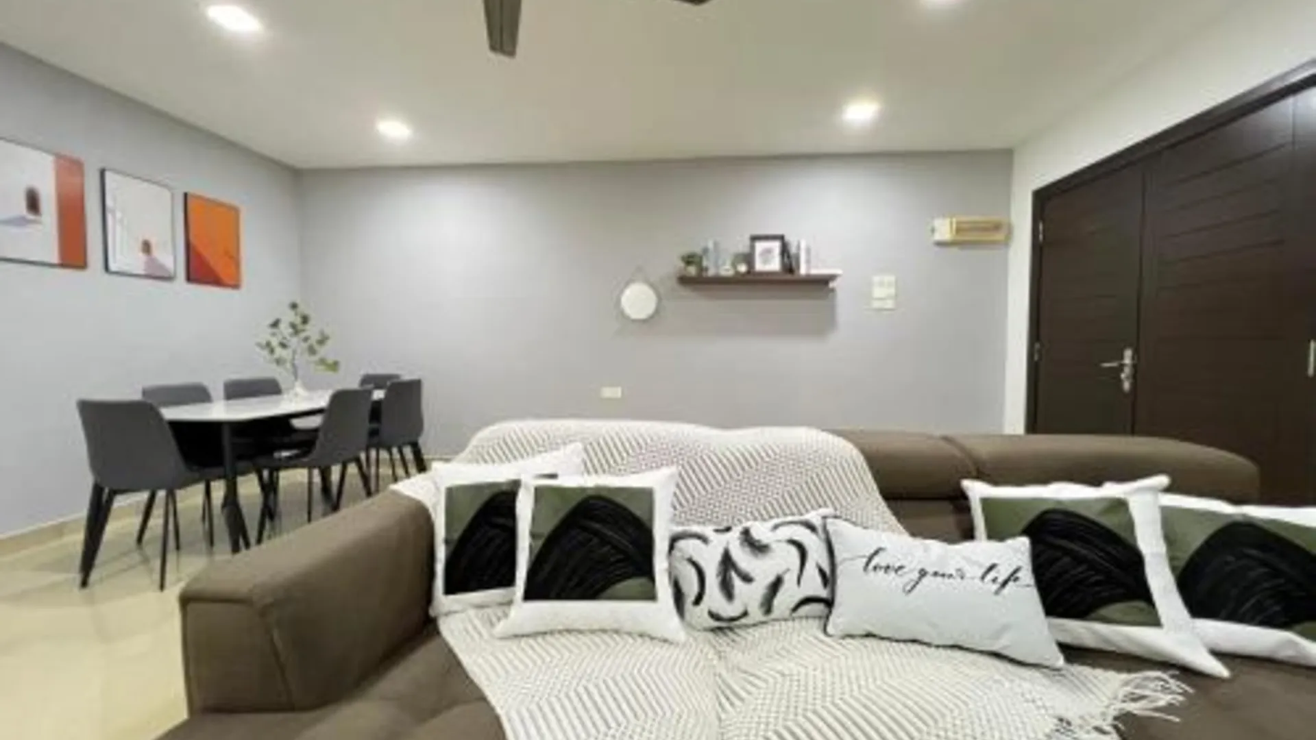 쿠안탄 쿠안탄 시티의 프라이빗 하우스 (m², 침실 4개, 프라이빗 욕실 2개) 2성급 게스트하우스 스위트룸