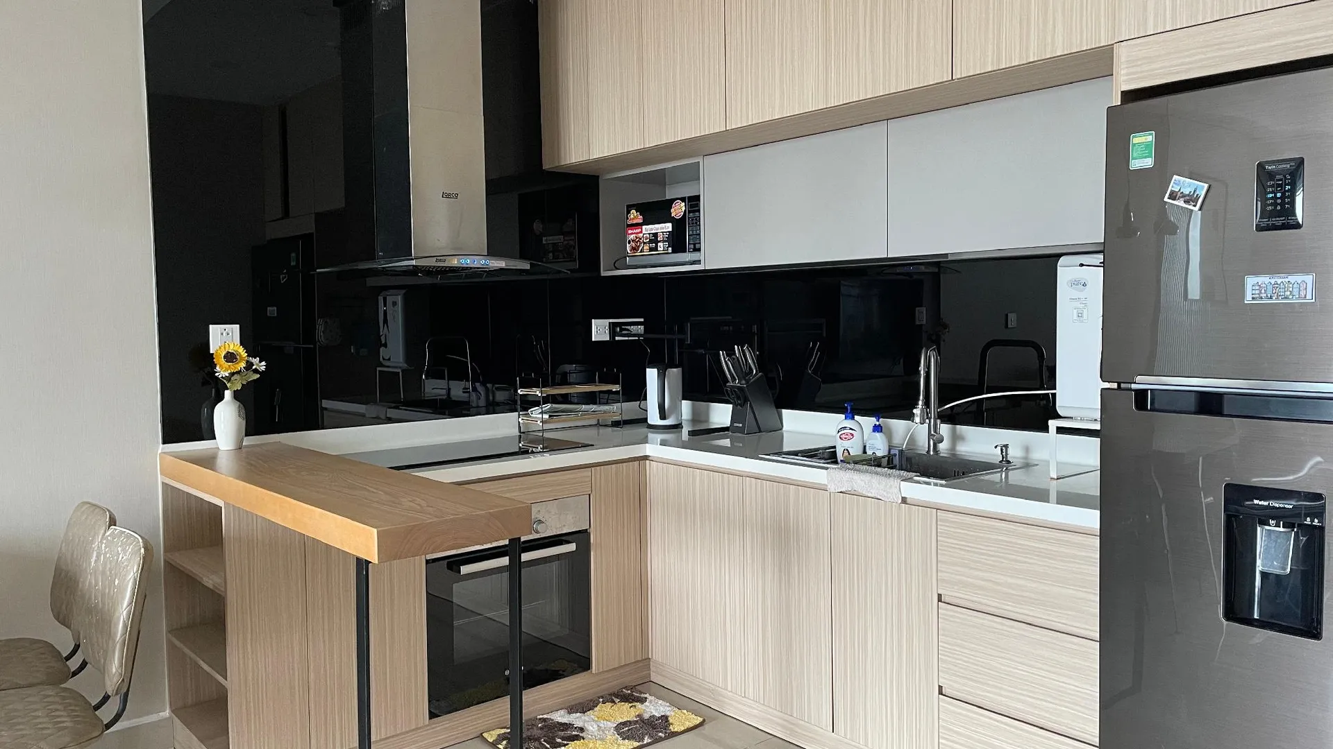 호치민 푸뉴언의 아파트먼트 (75m², 침실 2개, 프라이빗 욕실 2개) 2성급 싱글룸 레스토랑