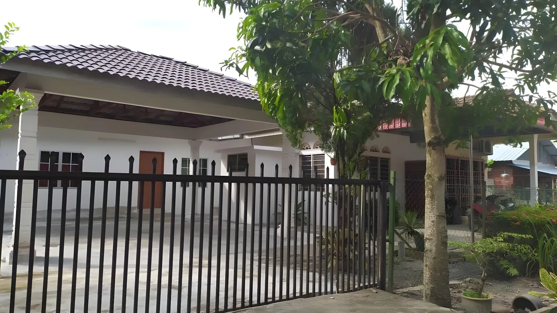 틀룩인탄 테룩 인탄의 방갈로 (3000m², 침실 4개, 프라이빗 욕실 4개) 2성급 싱글룸 로비