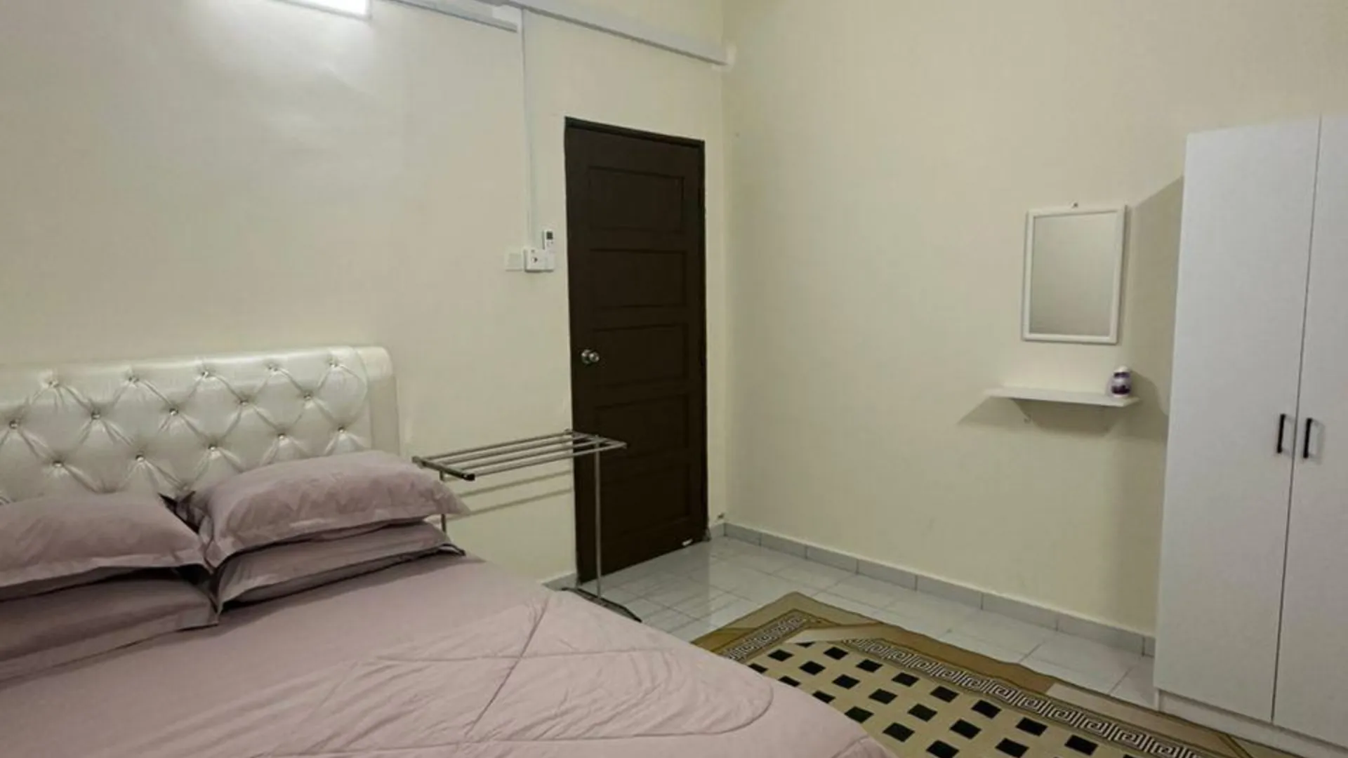 추카이 캄풍 부킷 쿠앙의  (1100m², 침실 3개, 프라이빗 욕실 2개) 3성급 싱글룸 스위트룸