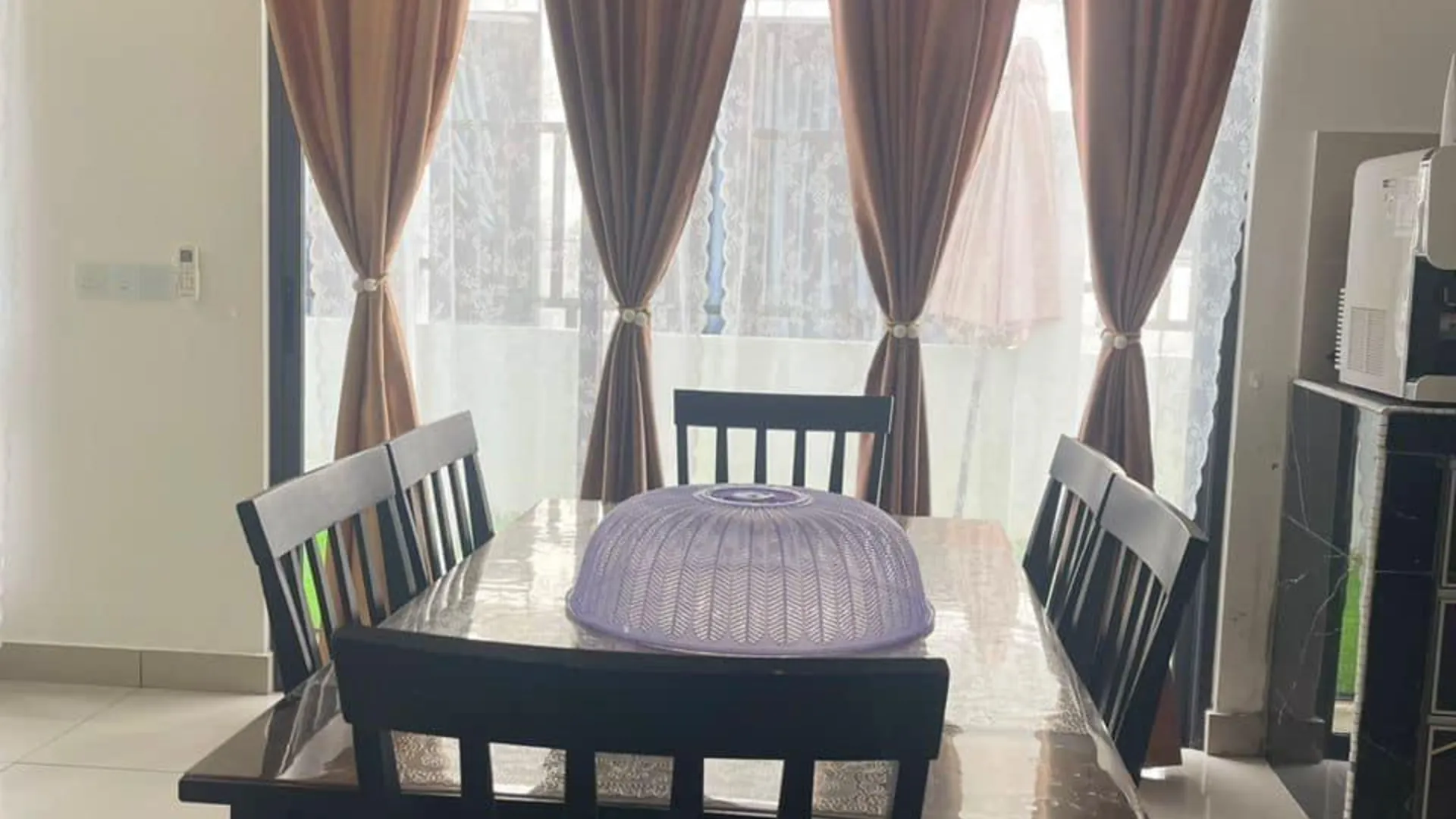 데사루 반다르 페나와르의 프라이빗 하우스 (2450m², 침실 4개, 프라이빗 욕실 3개) 4성급 게스트하우스 수영장