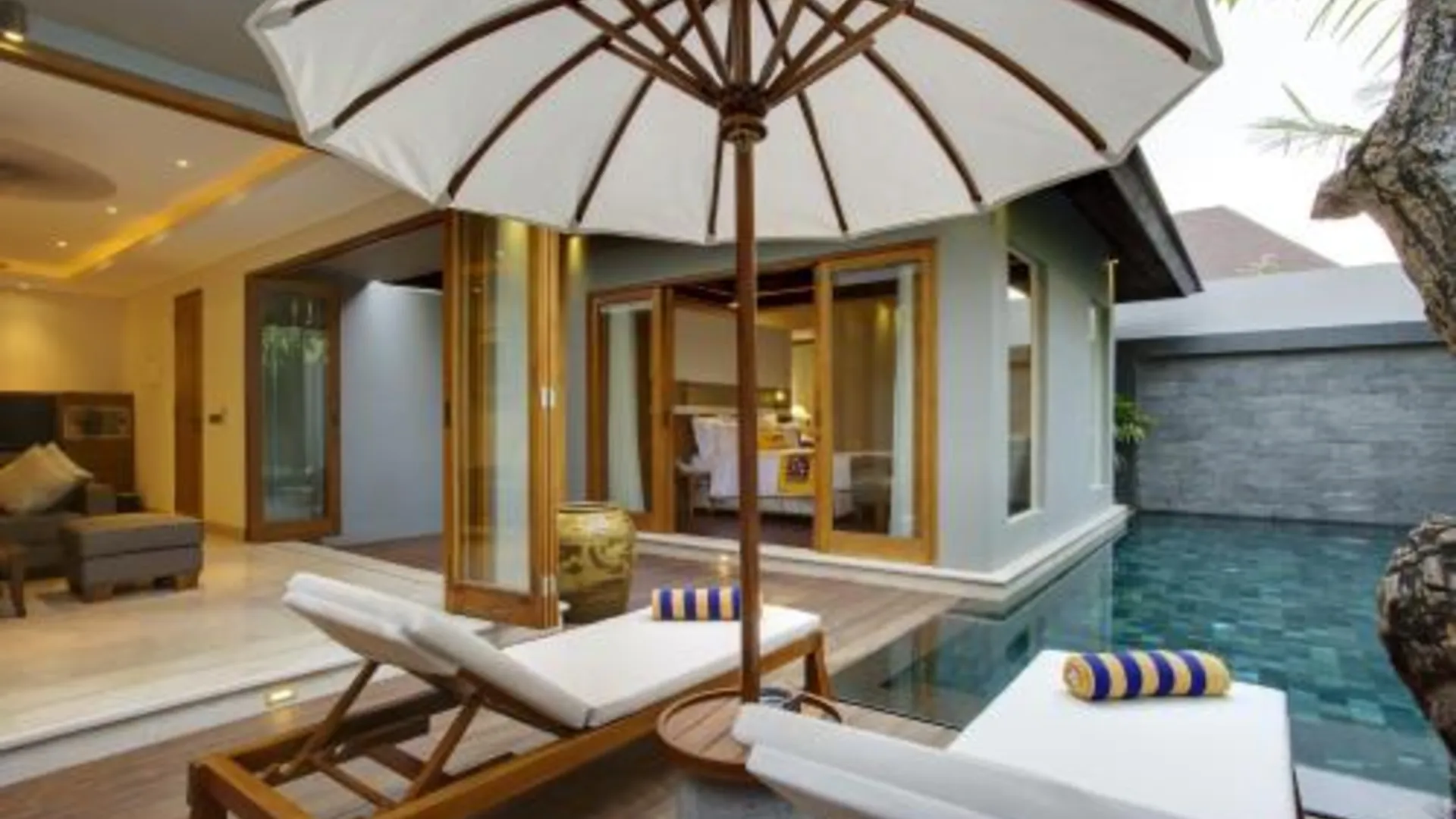 발리 코에노코에니 빌라 5성급 호텔 스위트룸