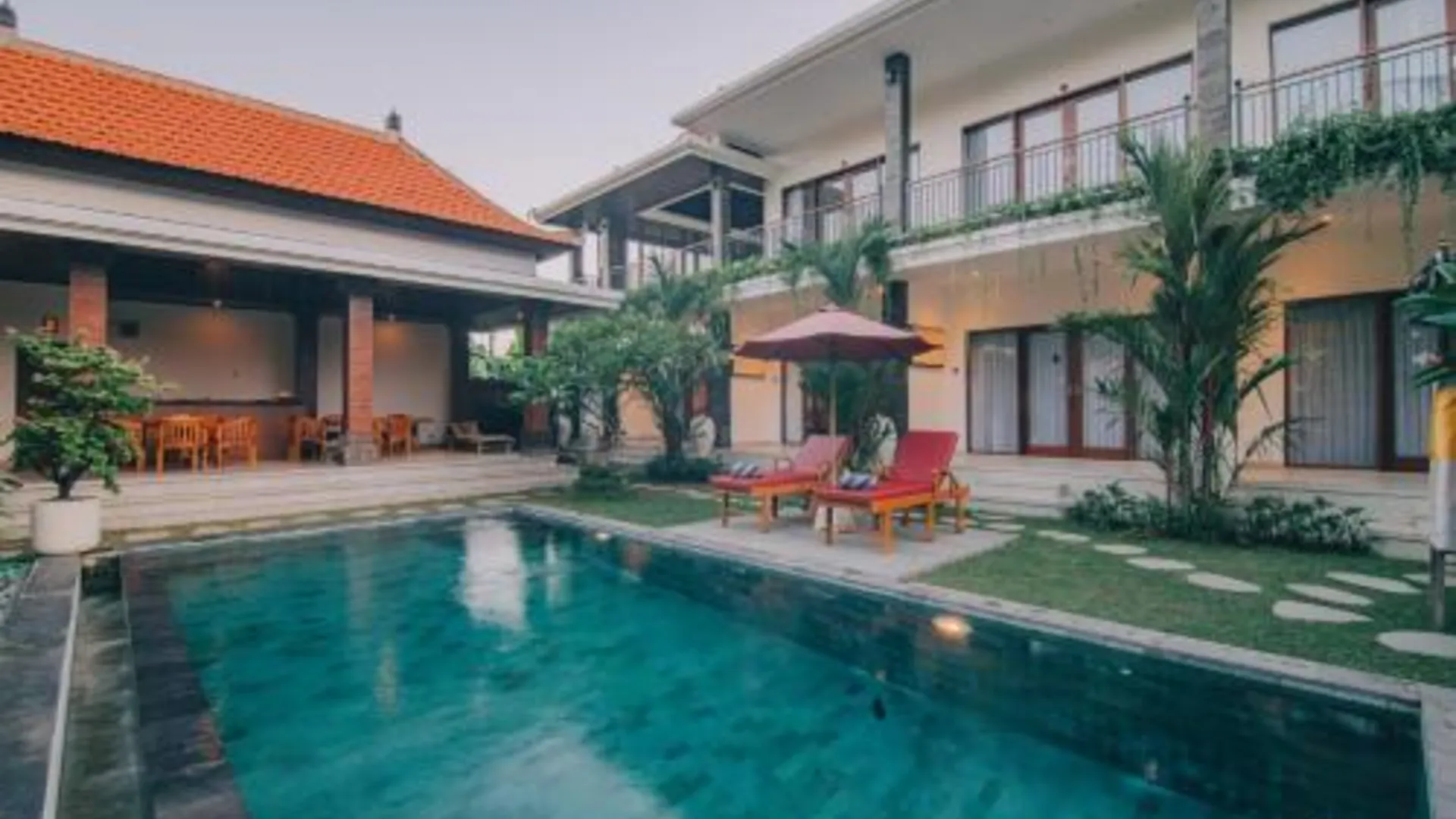 발리 Cucukan Beach Guest House 4성급 호텔 수영장