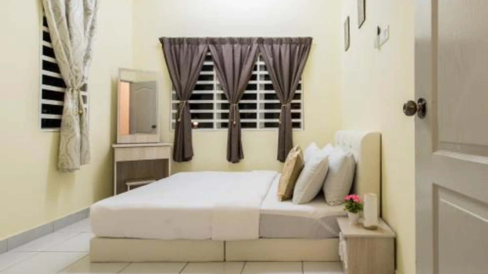 라하트 푸싱의 프라이빗 하우스 (1800m², 침실 3개, 프라이빗 욕실 2개) 3성급 게스트하우스 스위트룸