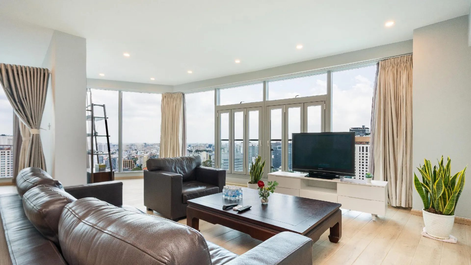 호치민 트레이시 세일링 타워 5성급 호텔 스위트룸