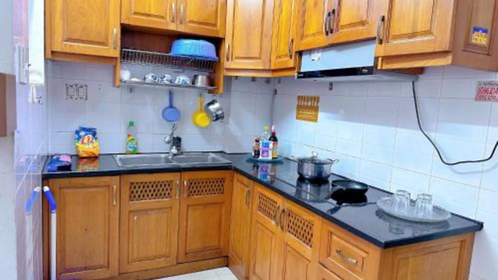 호치민 젬스 하우스 2– 디럭스 아파트먼트, 발코니 앤 키친 3성급 게스트하우스 레스토랑