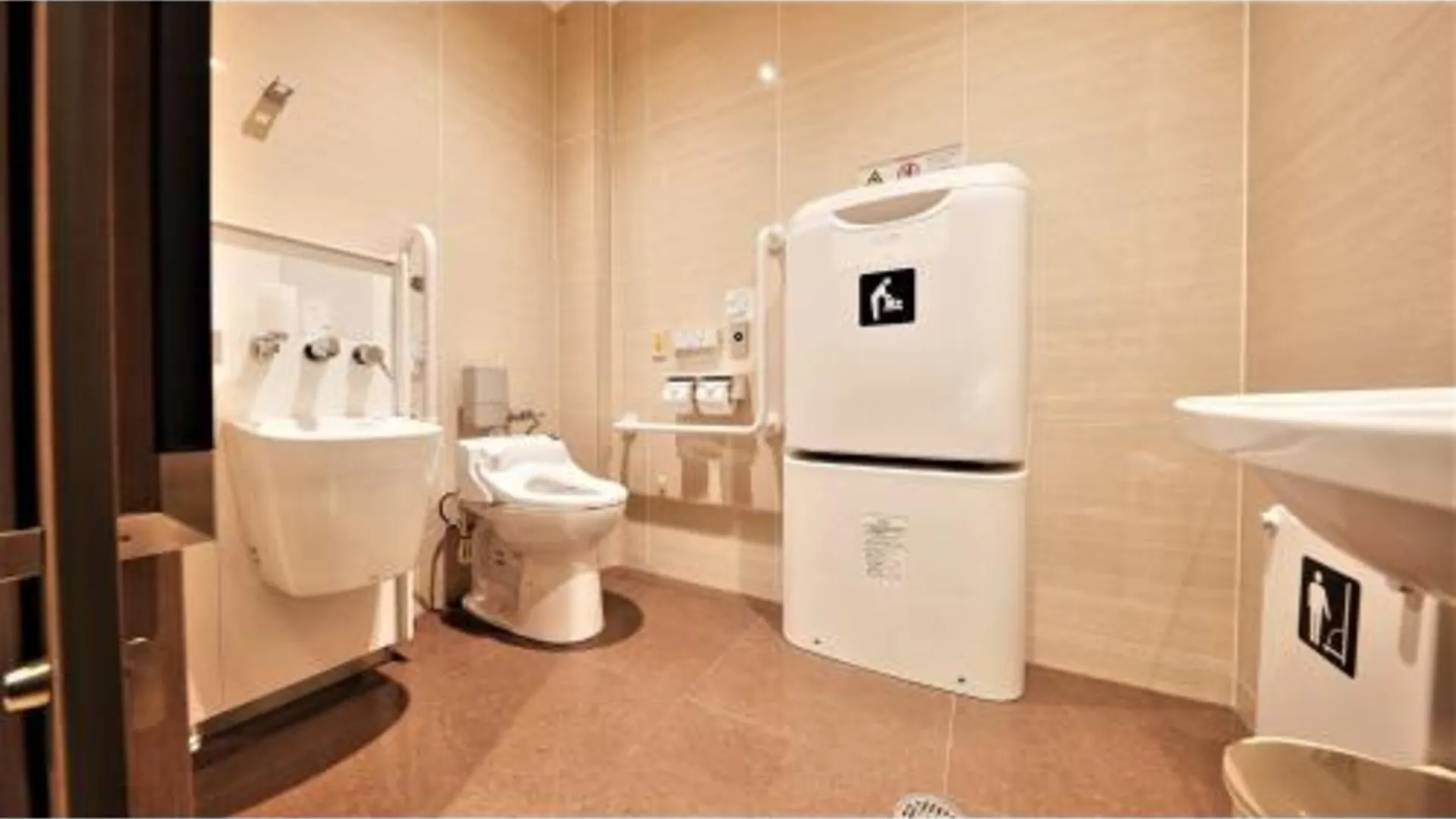 오키나와 본섬 Y's Inn Naha Oroku Ekimae - Vacation STAY 25852v 2성급 호텔 스위트룸