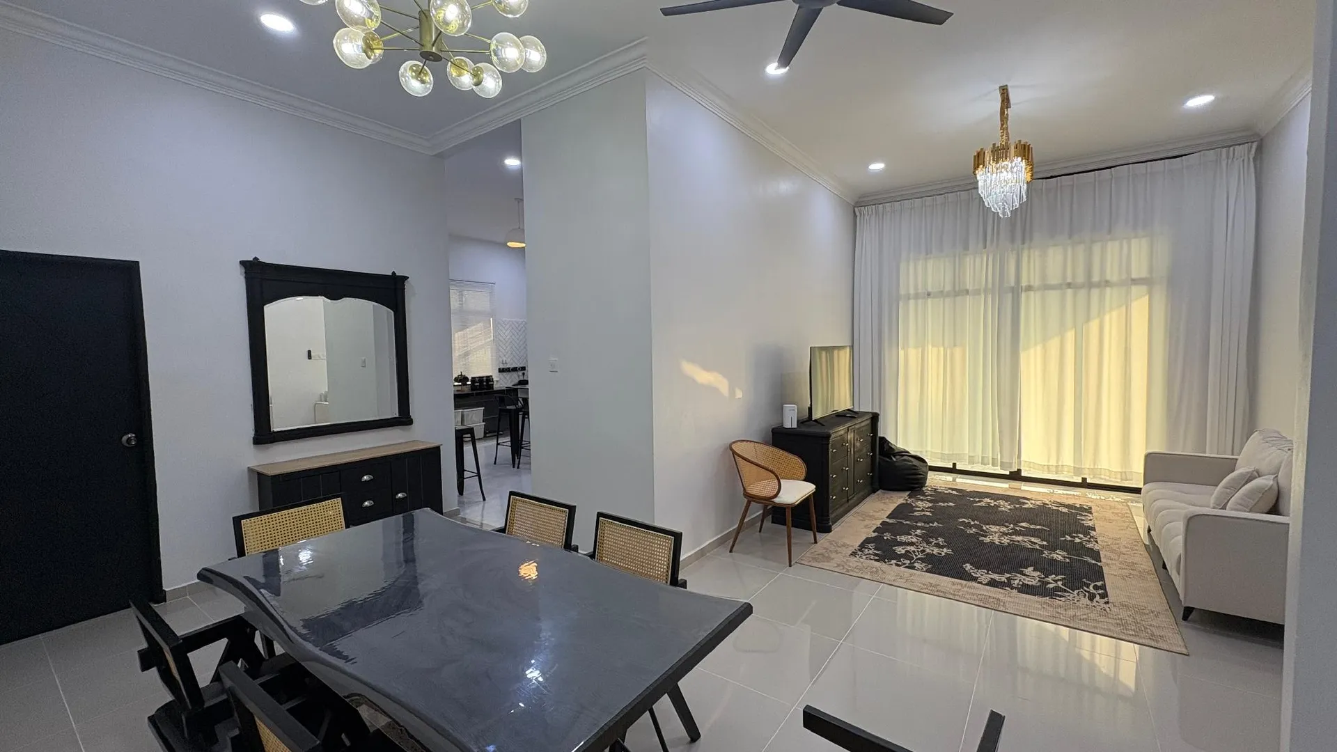 둥군 둥근의 프라이빗 하우스 (2000m², 침실 4개, 프라이빗 욕실 3개) 4성급 게스트하우스 스위트룸