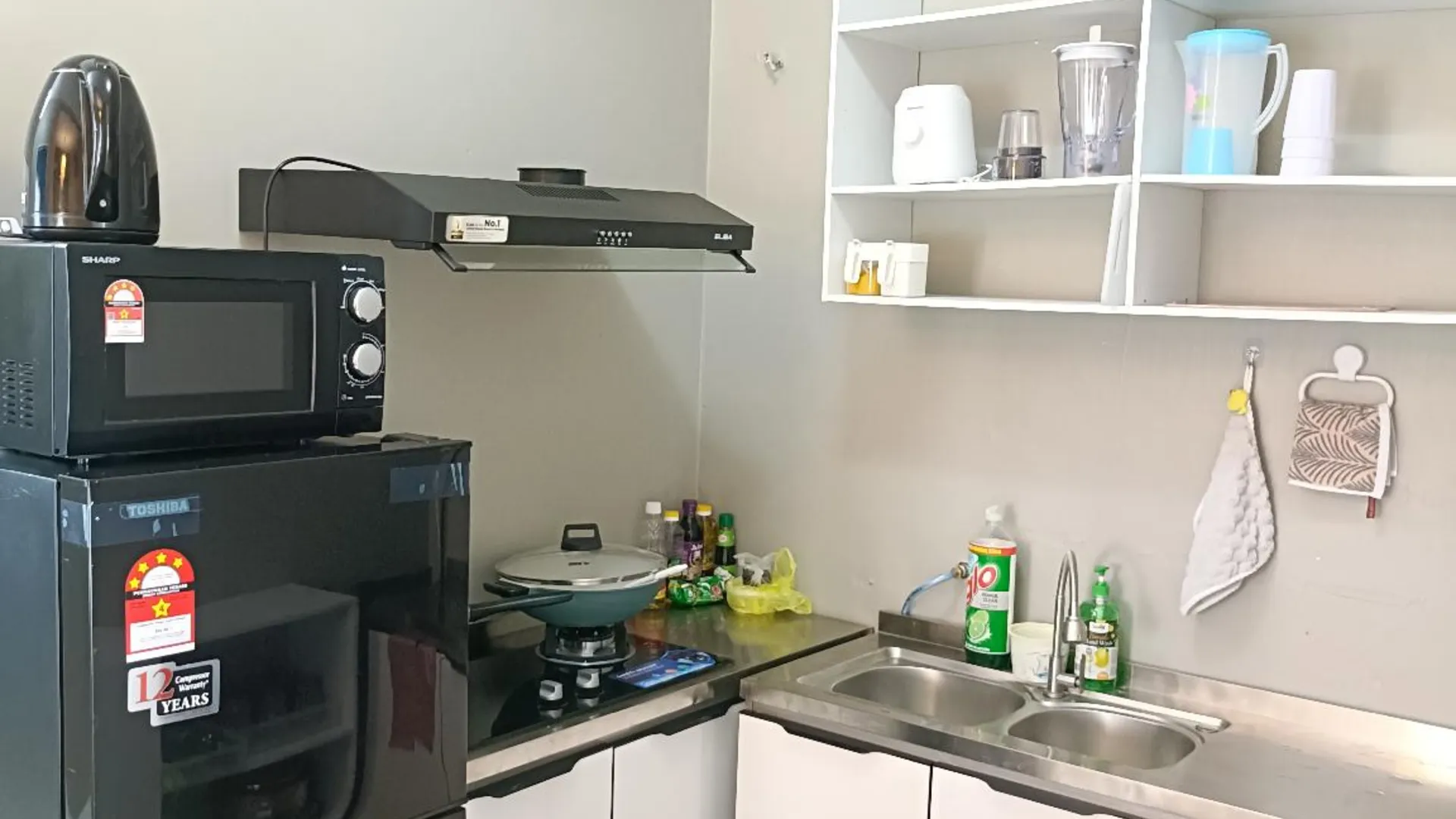 이포 탄중 람부탄의 프라이빗 하우스 (m², 침실 3개, 프라이빗 욕실 1개) 2성급 싱글룸 외관