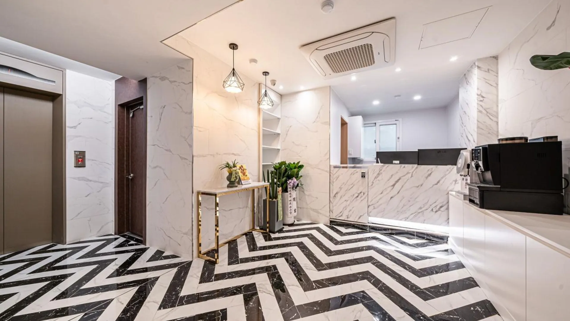 서울 연신내 W 1성급 호텔 로비