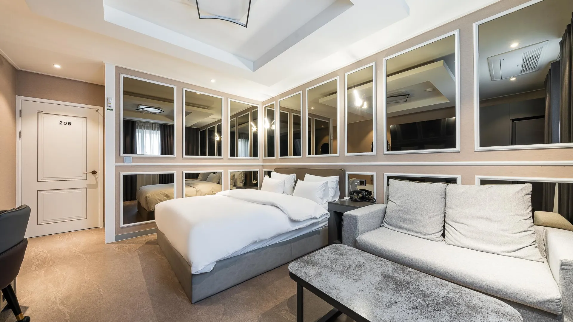 충주 브라운도트 충주시청점 호텔 스위트룸