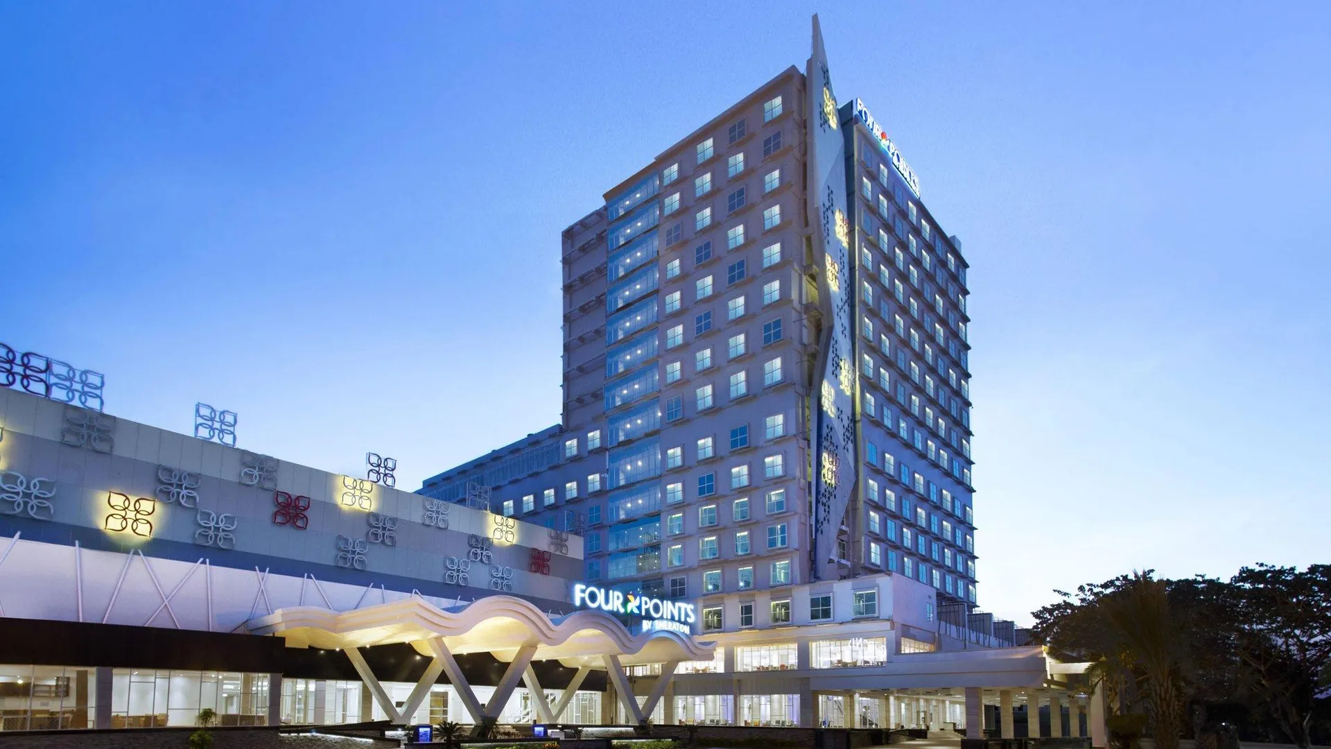 마카사르 포 포인트 바이 쉐라톤 마카사르 4성급 호텔 수영장