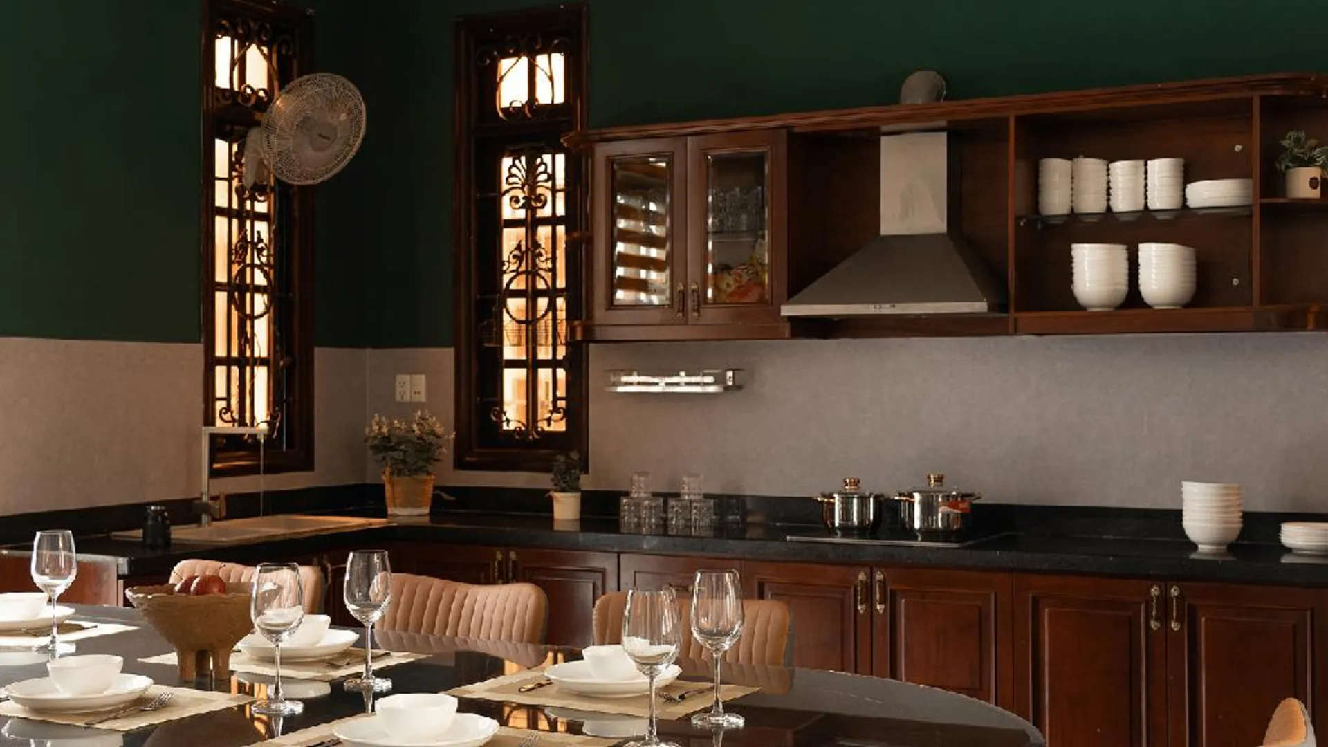 호치민 빈탄의 빌라 (m², 침실 6개, 프라이빗 욕실 5개) 4성급 게스트하우스 레스토랑