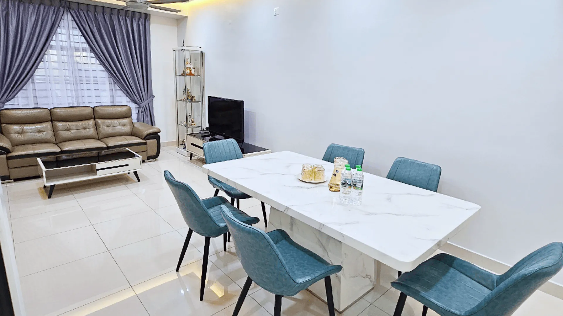 조호바루 / 조호르바루 쿠라이 시티 센터의 프라이빗 하우스 (1654m², 침실 4개, 프라이빗 욕실 3개) 3성급 게스트하우스 로비