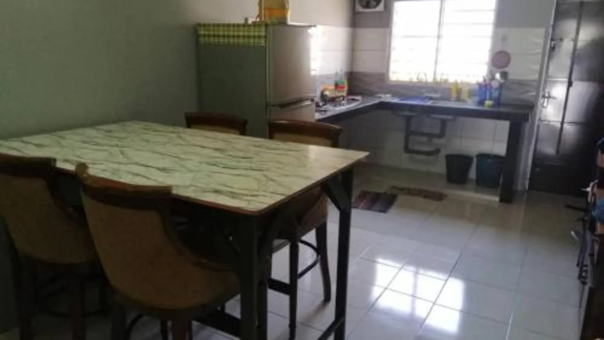 이포 탐분의 프라이빗 하우스 (1600m², 침실 3개, 프라이빗 욕실 2개) 3성급 게스트하우스 수영장