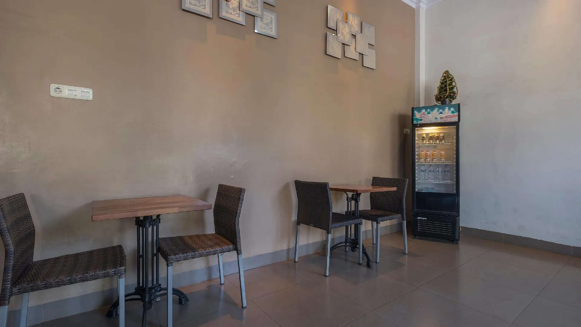 마카사르 아리스토 홈 2성급 호텔 수영장