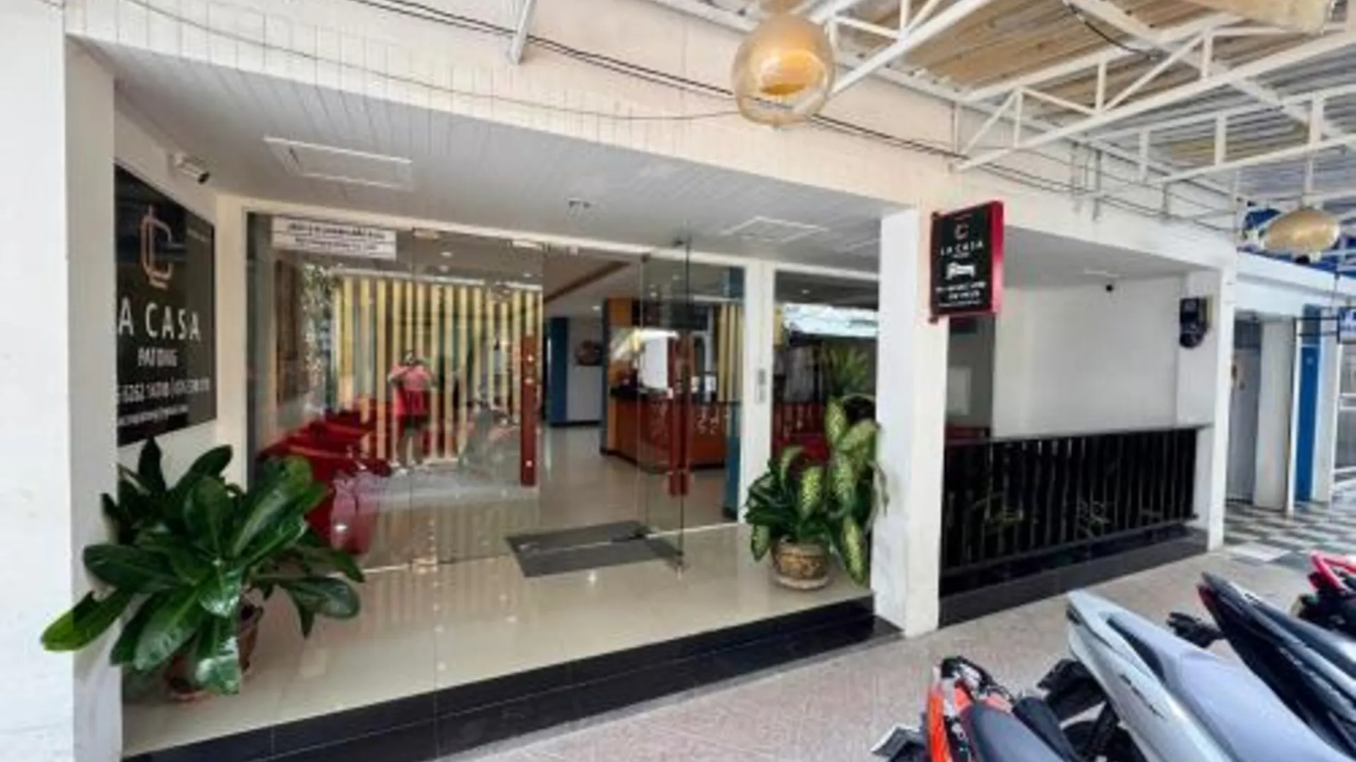 푸켓 더 하우스 파통 3성급 호텔 수영장