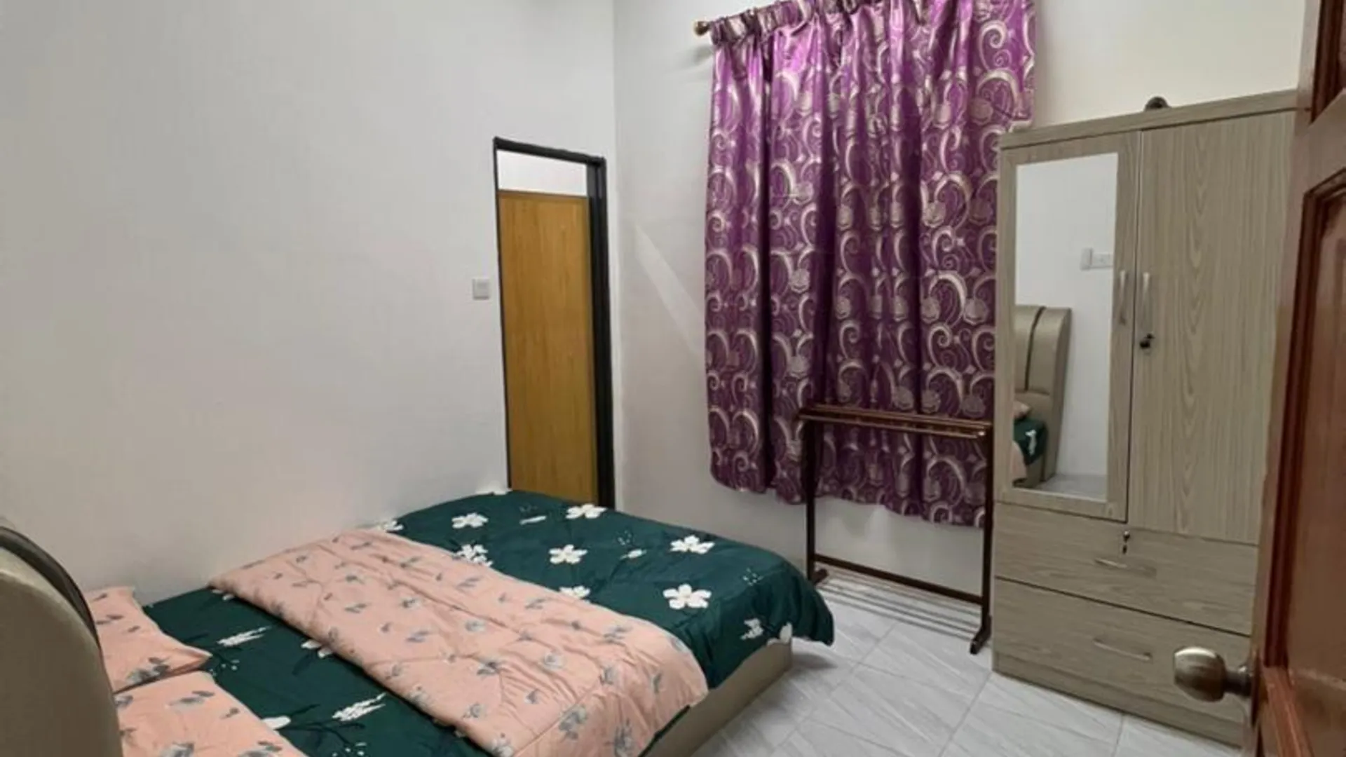 쿠안탄 반다르 인데라 마코타의 프라이빗 하우스 (900m², 침실 3개, 프라이빗 욕실 2개) 2성급 싱글룸 수영장