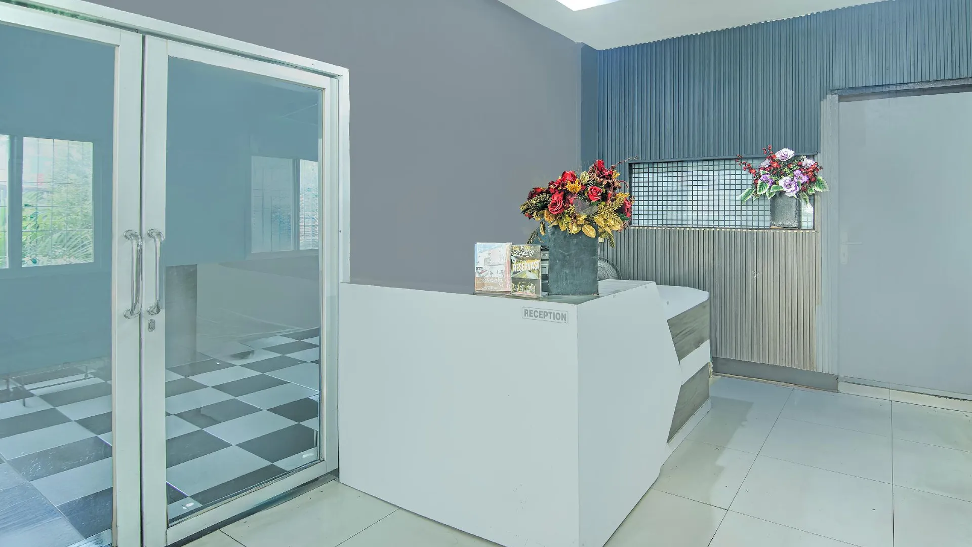 마카사르 OYO 94781 Hotel Lucky Inn Makassar 4성급 호텔 로비