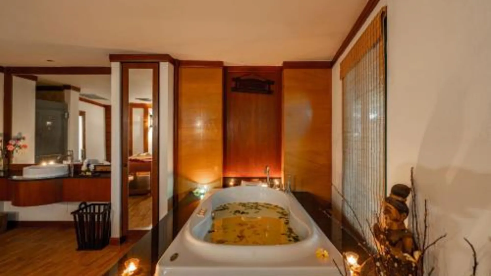 푸켓 더 로열 파라다이스 호텔 앤 스파 4성급 호텔 레스토랑