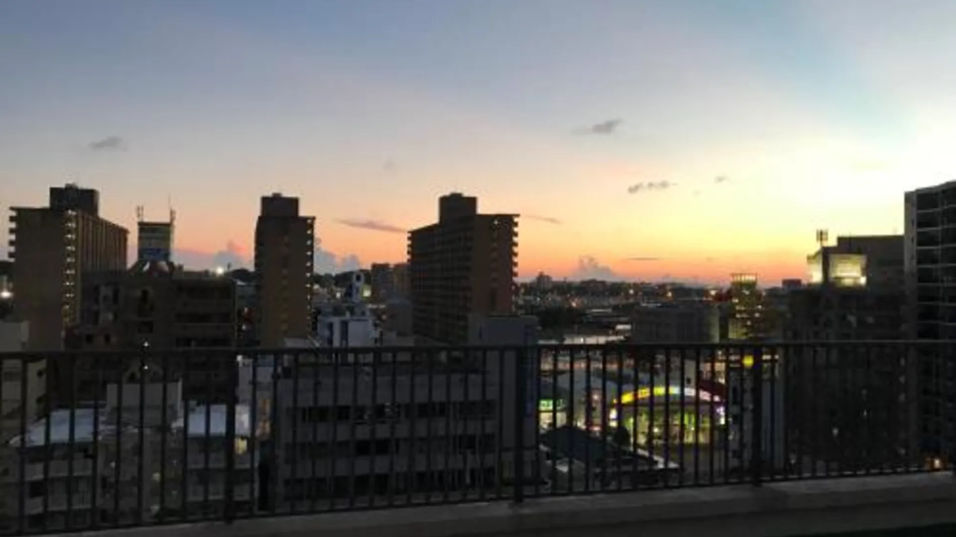 오키나와 본섬 위클리 하버뷰 맨션 메인 빌딩 4성급 게스트하우스 수영장