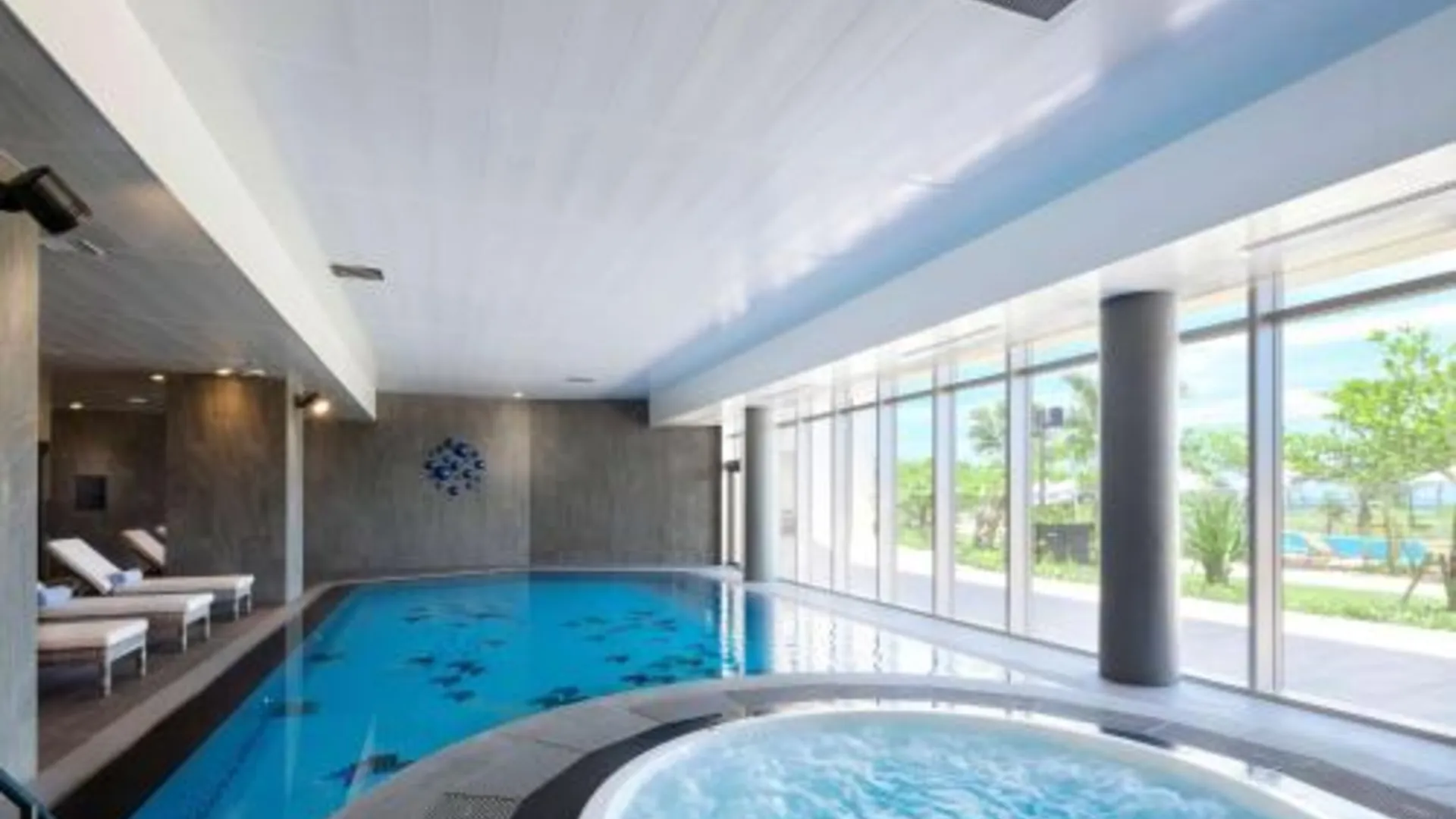 오키나와 본섬 힐튼 클럽 더 비치 리조트 세소코 3성급 호텔 외관