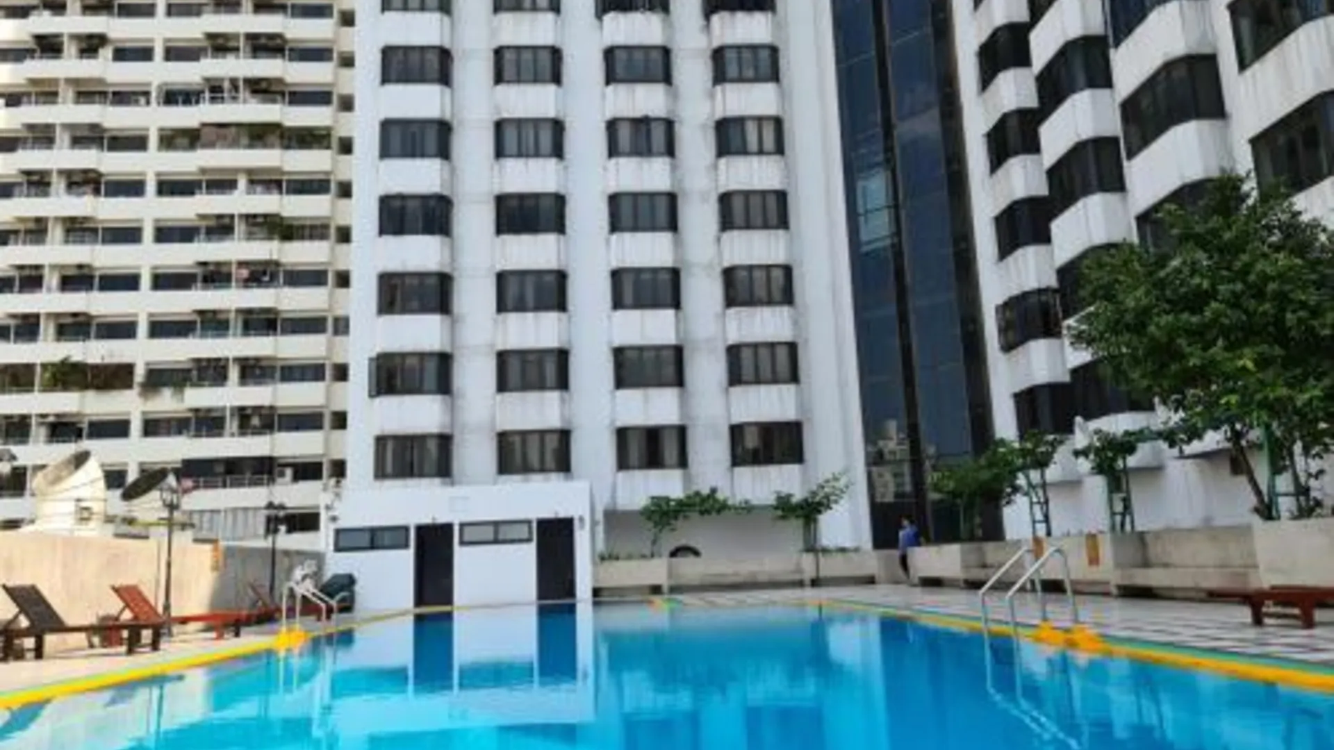 방콕 Spacious 1,2 & 3 Bedroom Serviced Apartments OMNI - Nana BTS 3성급 게스트하우스 전망