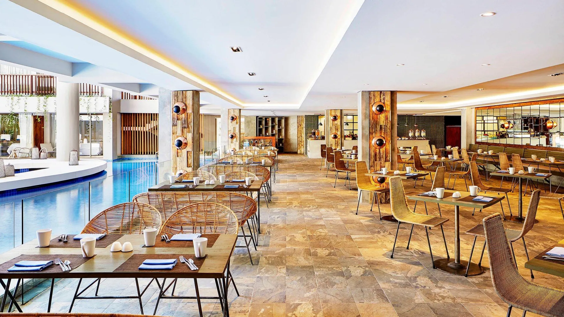 발리 포 포인츠 바이 쉐라톤 발리, 쿠타 4성급 호텔 수영장