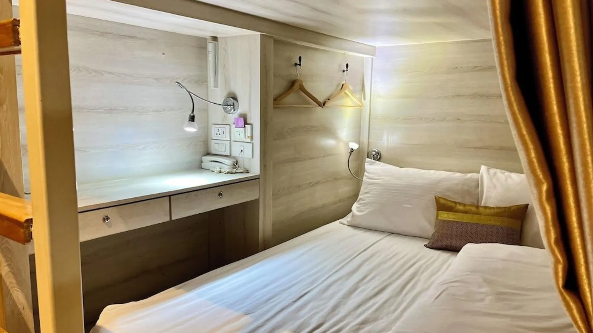 방콕 Mariya Lady Hostel At Suvarnabhumi Airport - Female Only 2성급 호텔 스위트룸