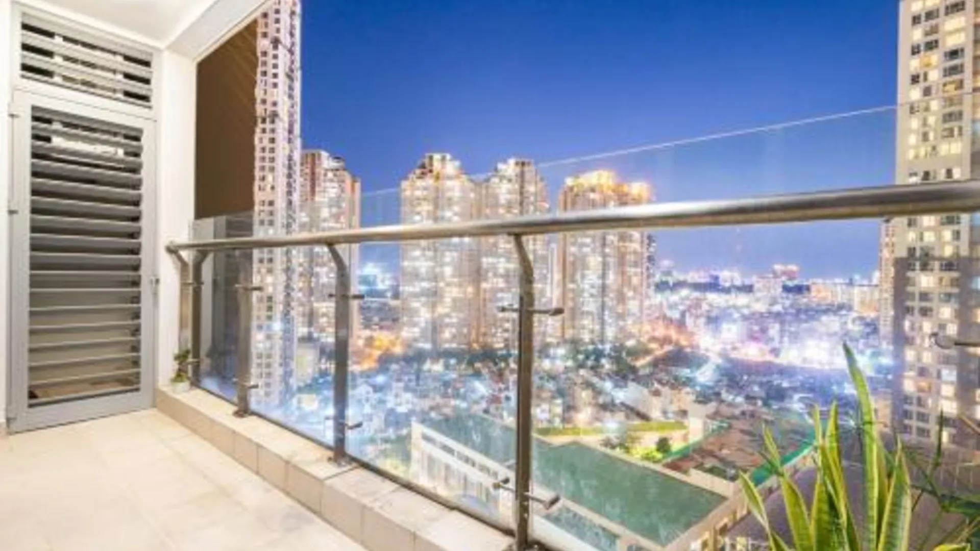 호치민 빈홈즈 랜드마크 81 아파트먼트 - 크리스틴스 홈 3성급 호텔 레스토랑