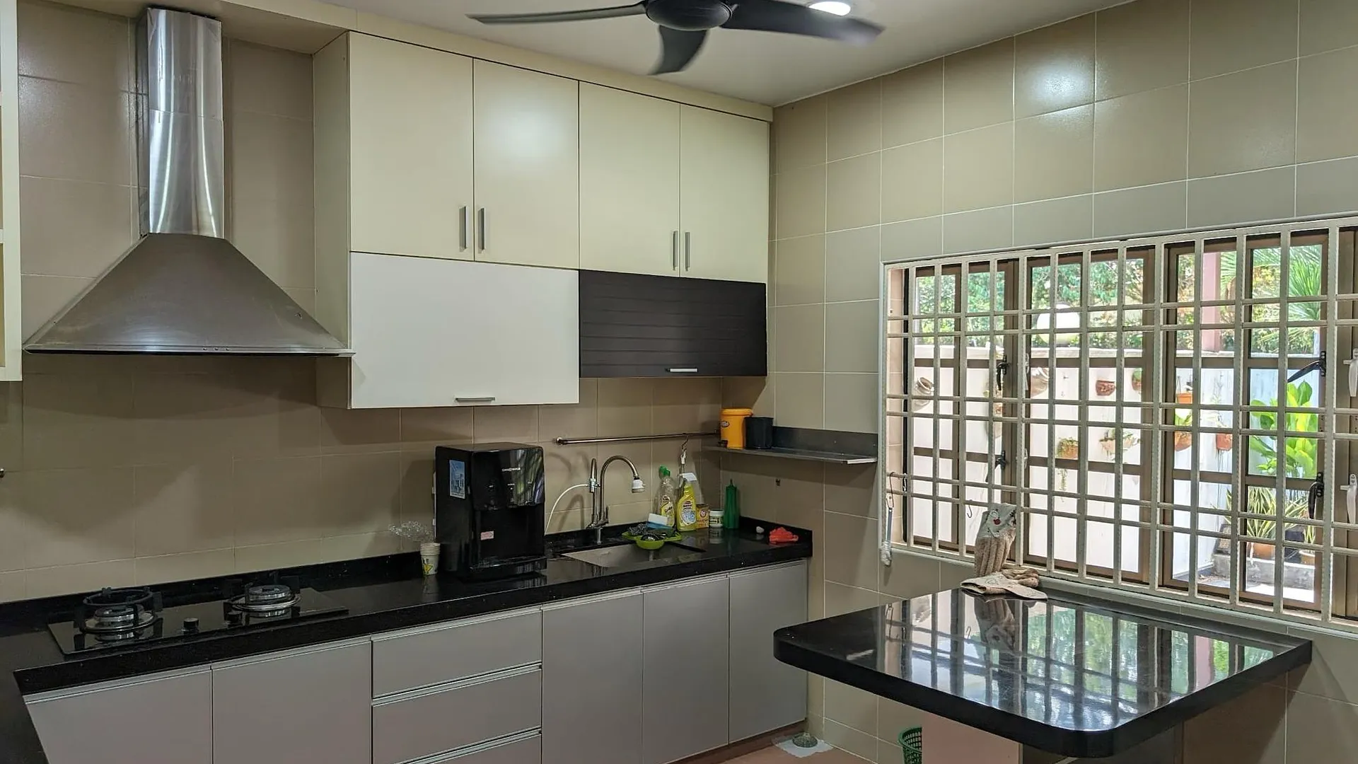 크루앙 클루앙 시티 센터의 프라이빗 하우스 (100m², 침실 4개, 프라이빗 욕실 4개) 3성급 게스트하우스 수영장