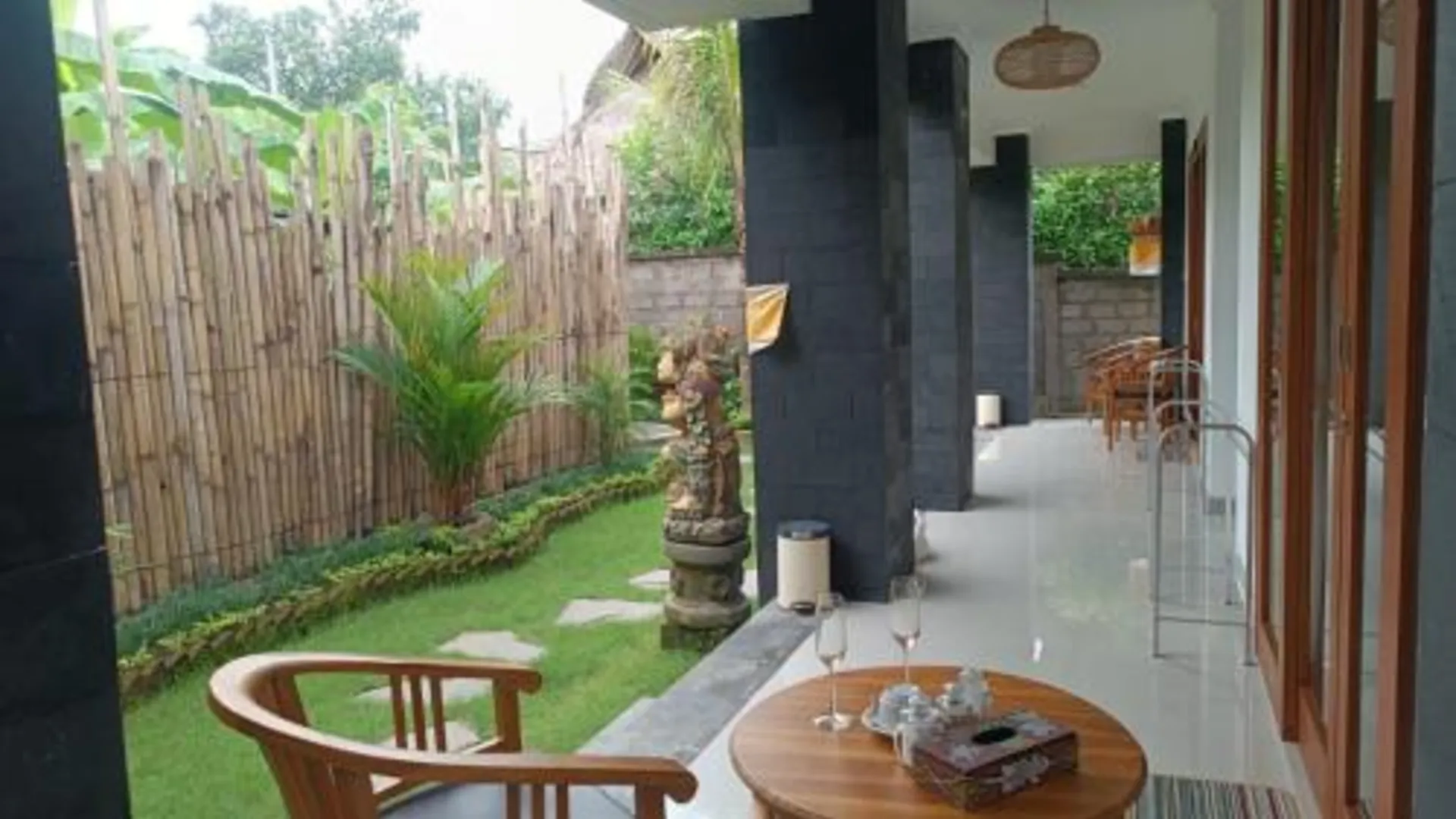 발리 누그라하 게스트하우스 2 1성급 호텔 외관