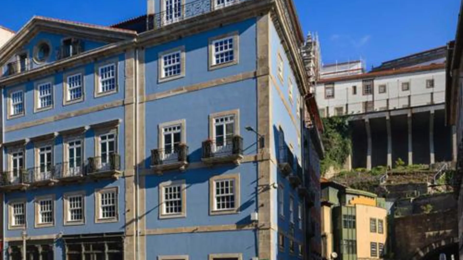 포르투 아파르타멘토스 더 아크 캐리스 4성급 게스트하우스 레스토랑