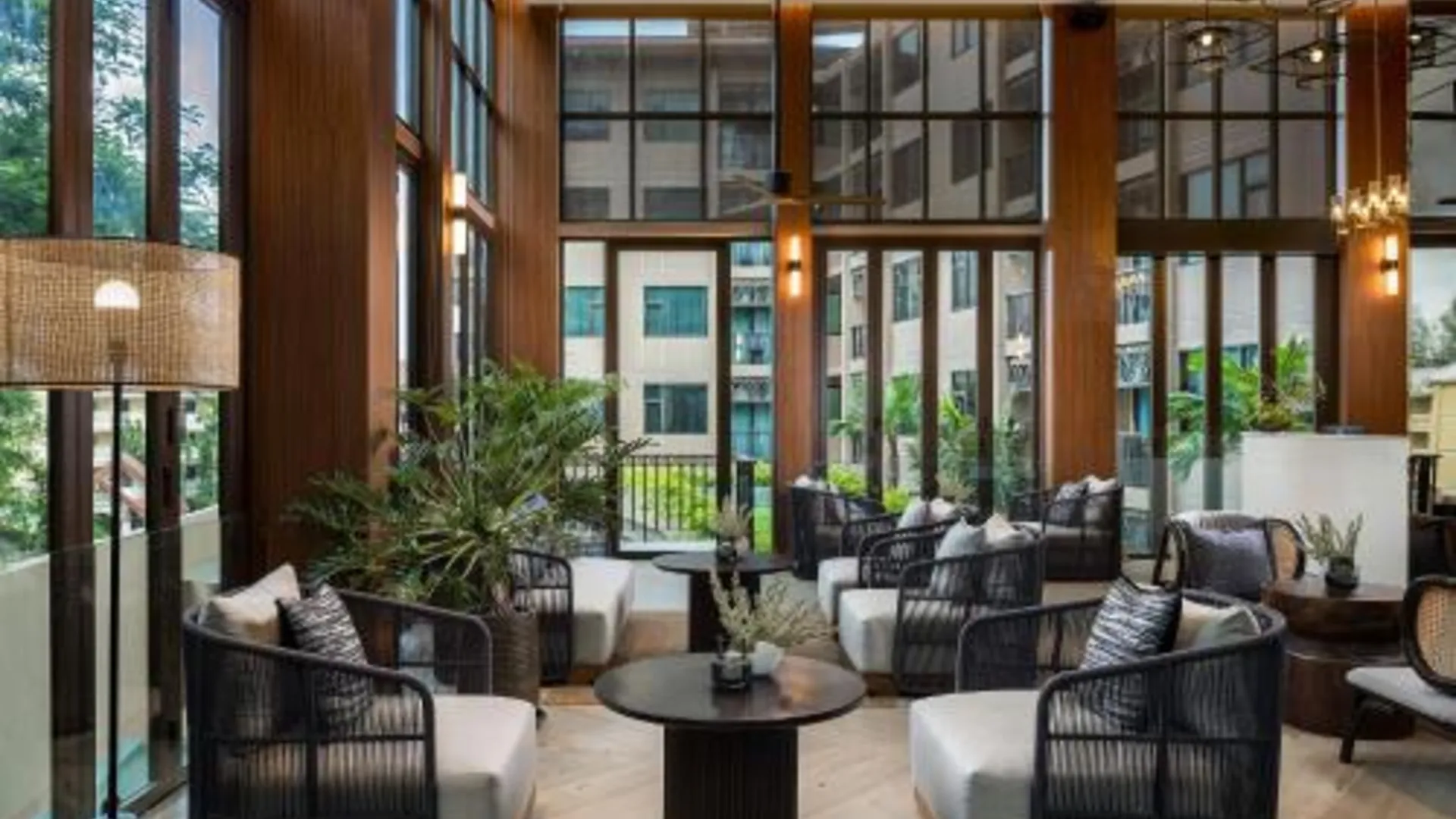 푸켓 더 프라우드 카론 비치 푸켓 트레이드마크 컬렉션 바이 윈덤 4성급 호텔 로비