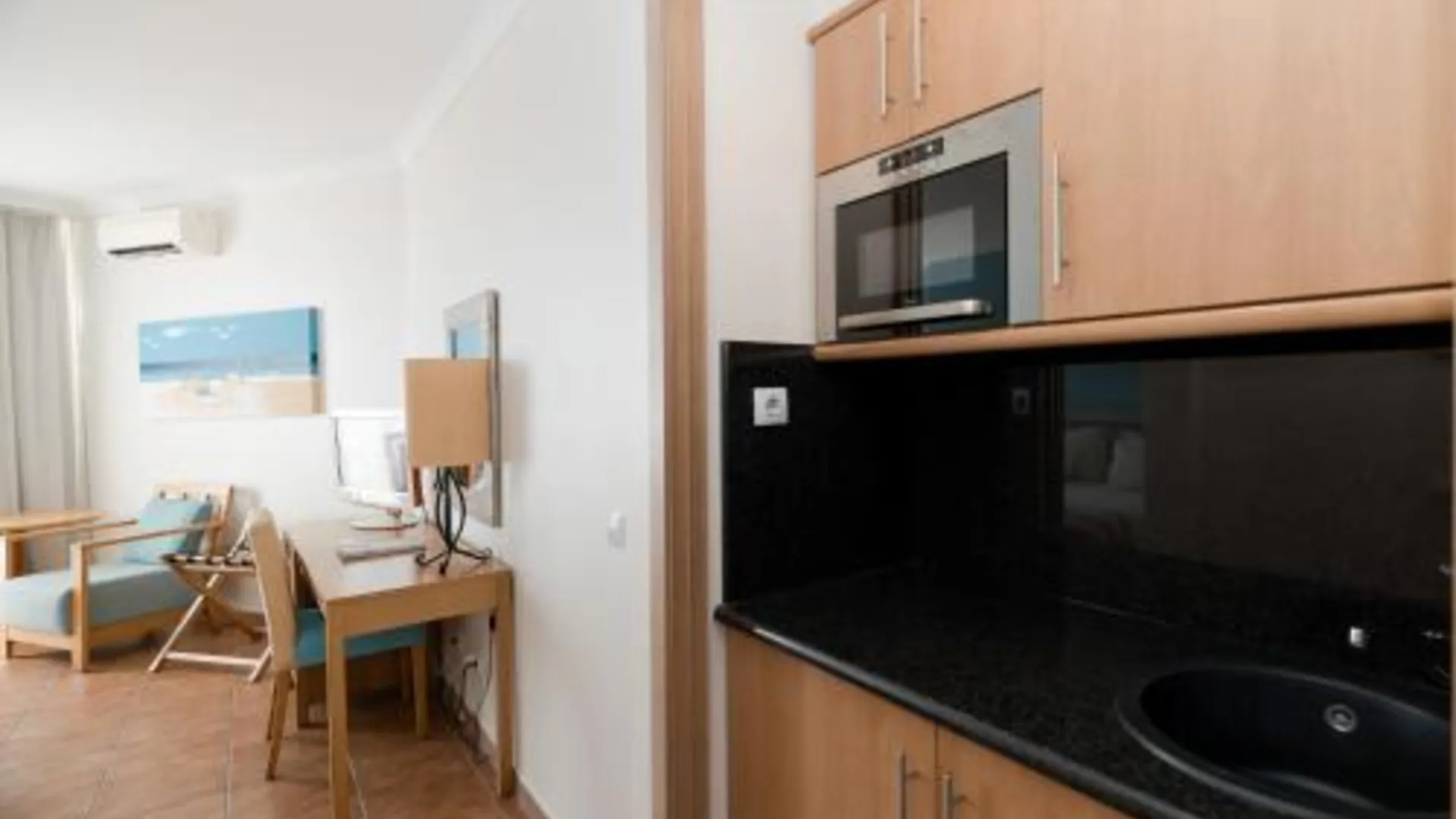 리고아 페스타나 바이킹 비치 앤 스파 리조트 4성급 호텔 객실