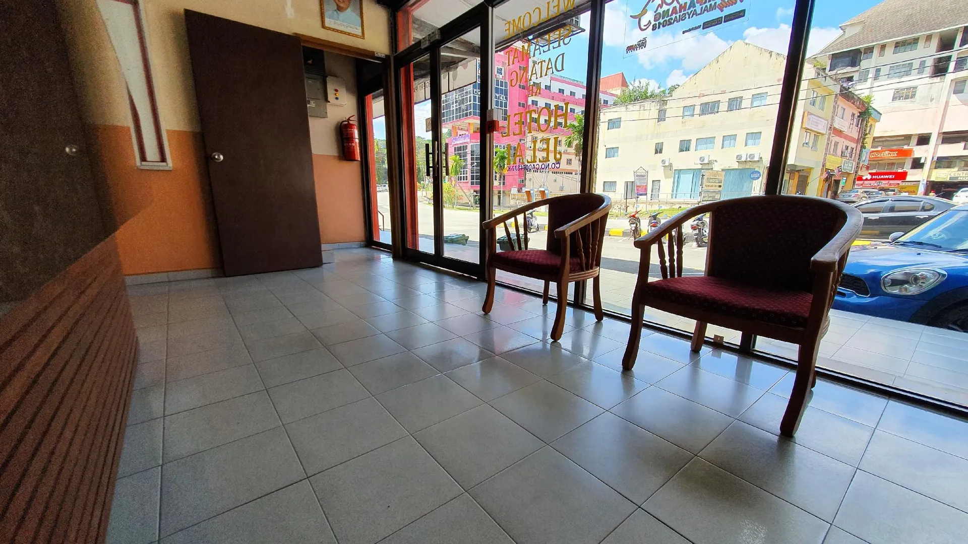 쿠알라 리피스 호텔 젤라이 쿠알라 리피스 (Jln Bk 비우스) 2성급 호텔 외관