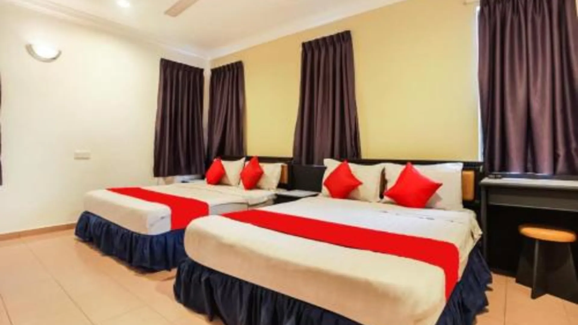 틀룩인탄 Hotel Home 88 2성급 호텔 전망