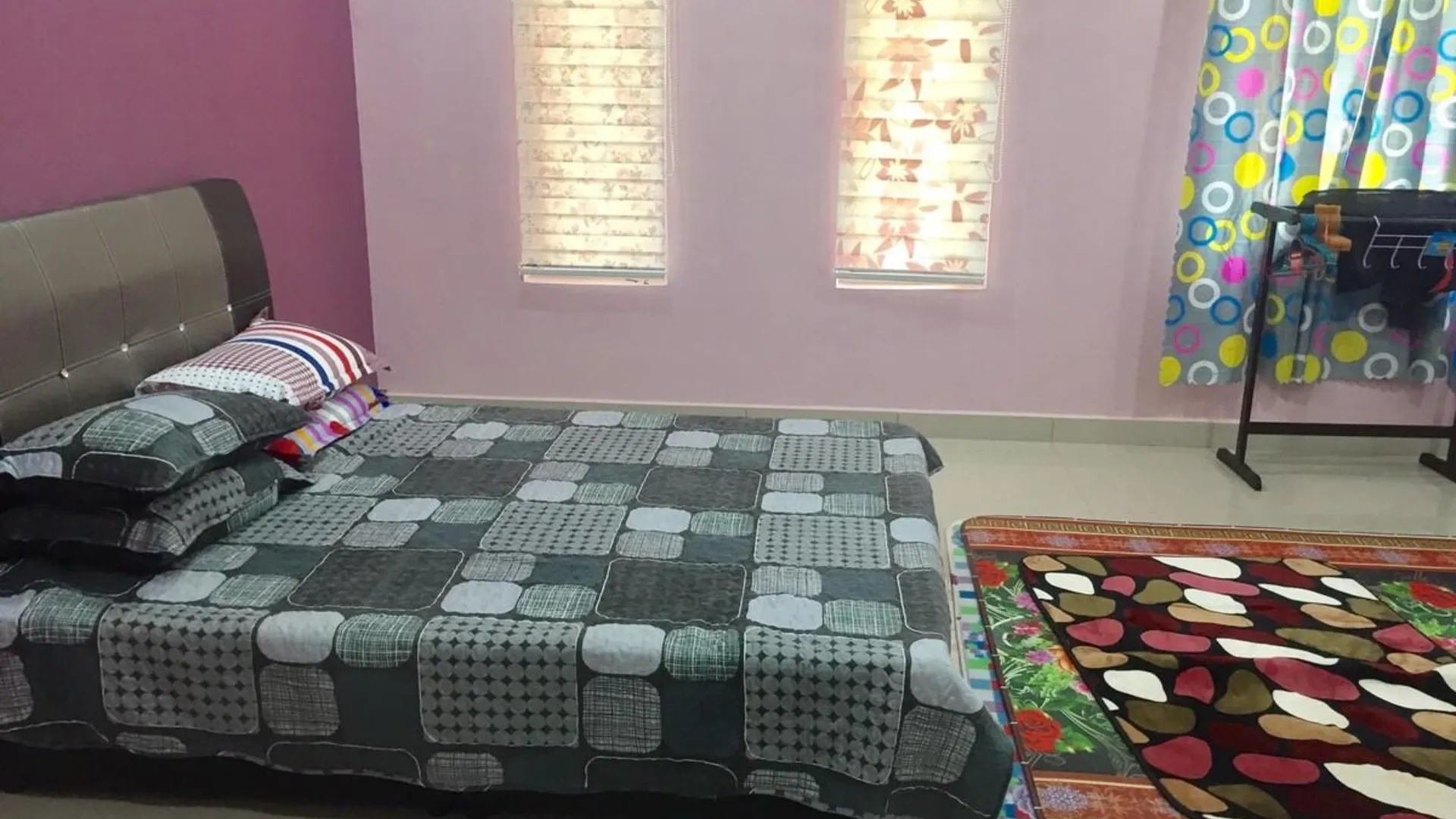 쿠알라 리피스 쿠알라 리피스 타운센터의 프라이빗 하우스 (1500m², 침실 3개, 프라이빗 욕실 3개) 3성급 싱글룸 객실