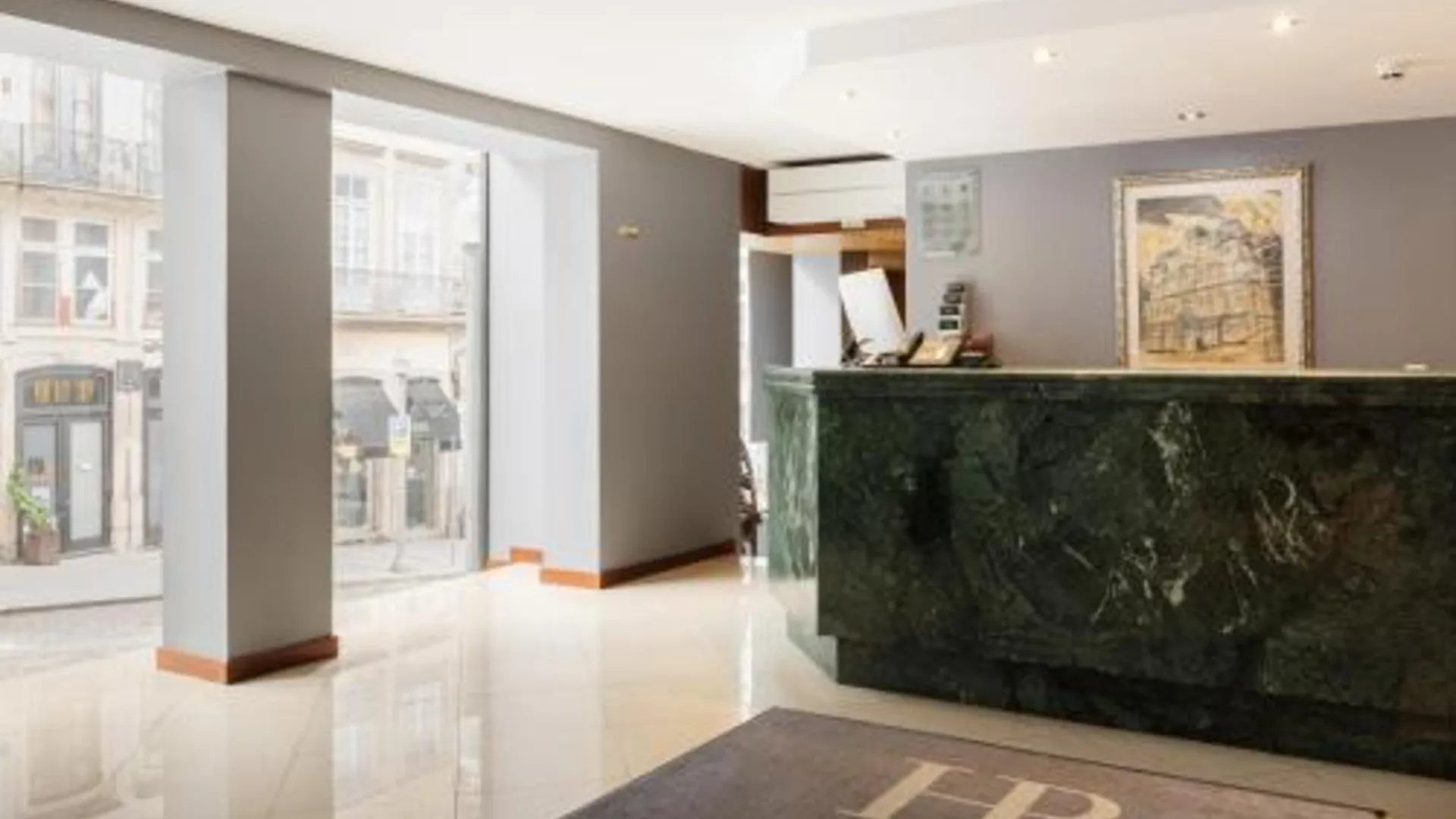 포르투 호텔 다 볼사 3성급 호텔 로비