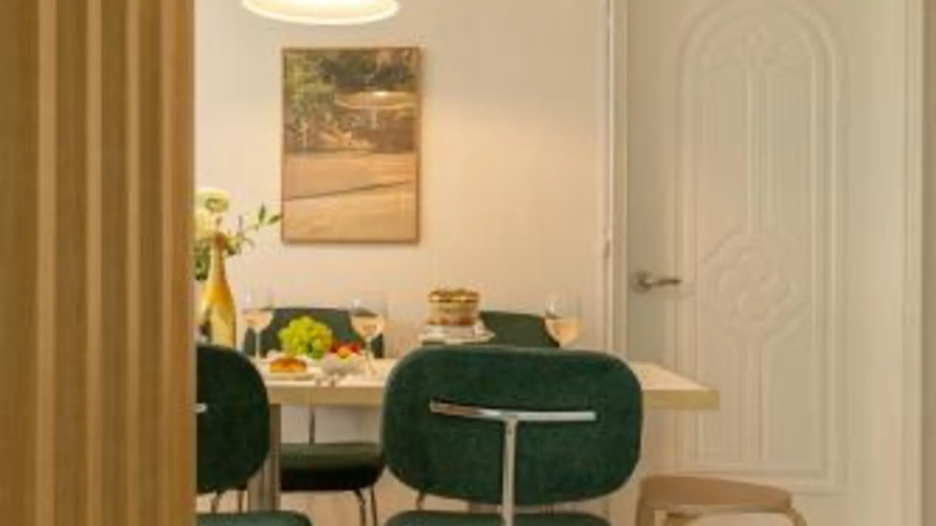 서울 조기예약할인,STAY Yeoyu , 공항버스3분 ,R3, bed4, 최대7인,홍제 폭포 4성급 싱글룸 레스토랑