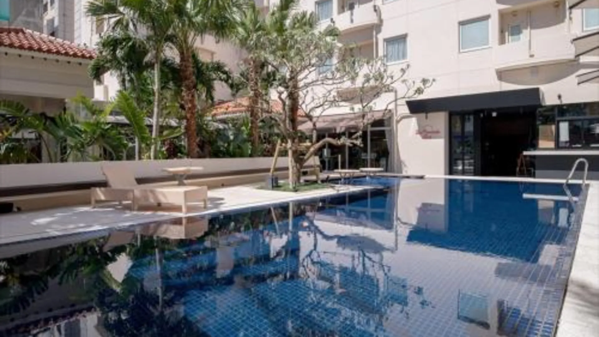 오키나와 본섬 호텔 팜 로얄 리조트 고쿠사이 스트리트 3성급 호텔 외관