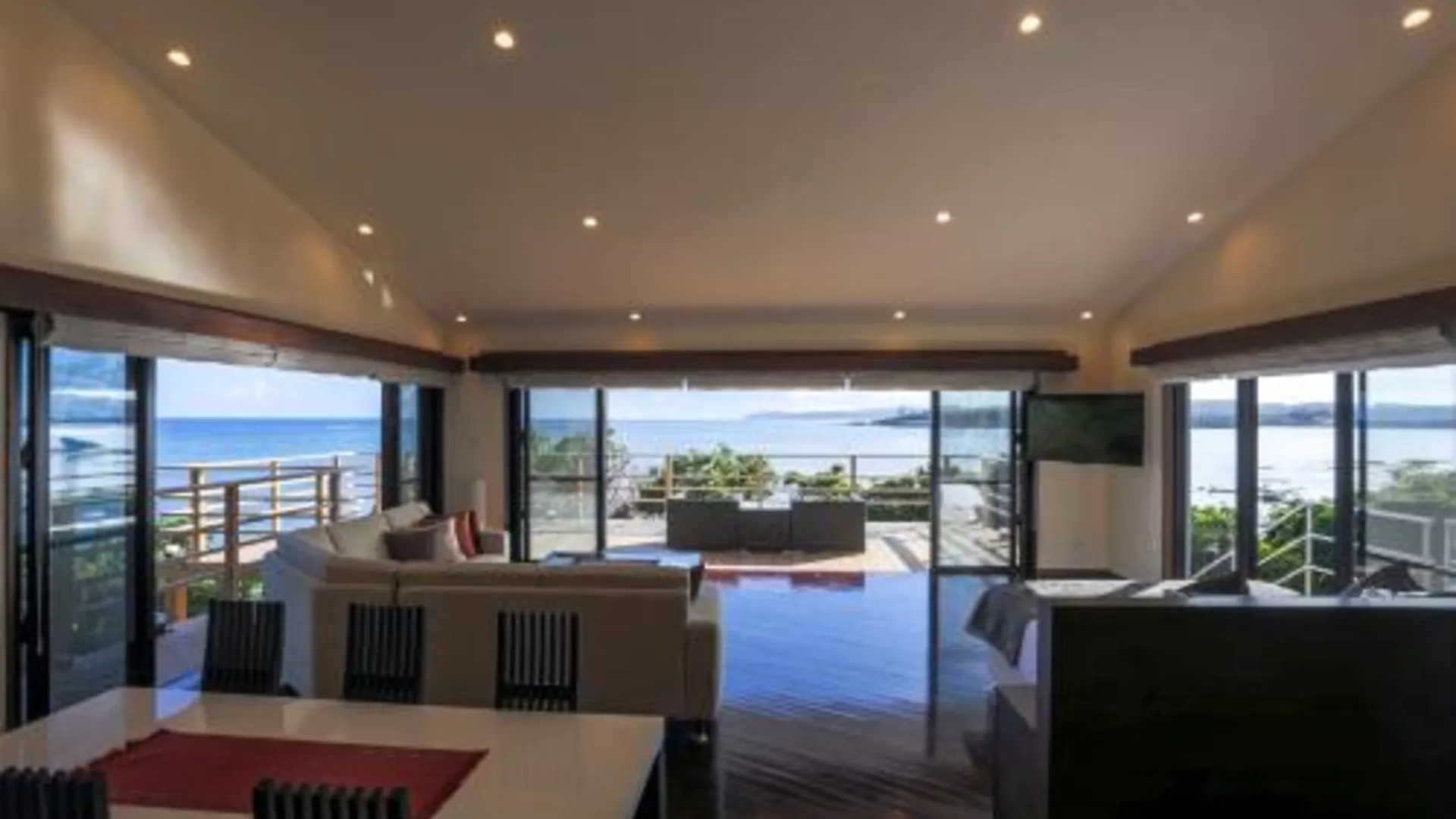 오키나와 본섬 히야쿠나 가란 5성급 호텔 외관