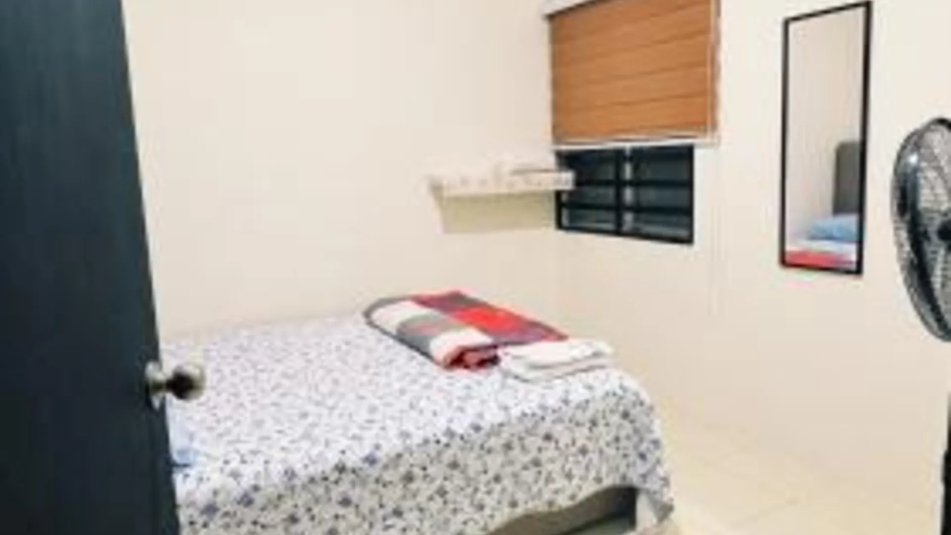 이포 탄중 람부탄의 프라이빗 하우스 (m², 침실 3개, 프라이빗 욕실 2개) 3성급 게스트하우스 레스토랑