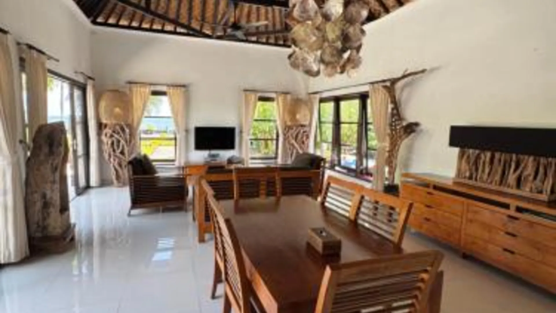 발리 Beautiful Beach Villa Nujum with staff. 5성급 싱글룸 외관