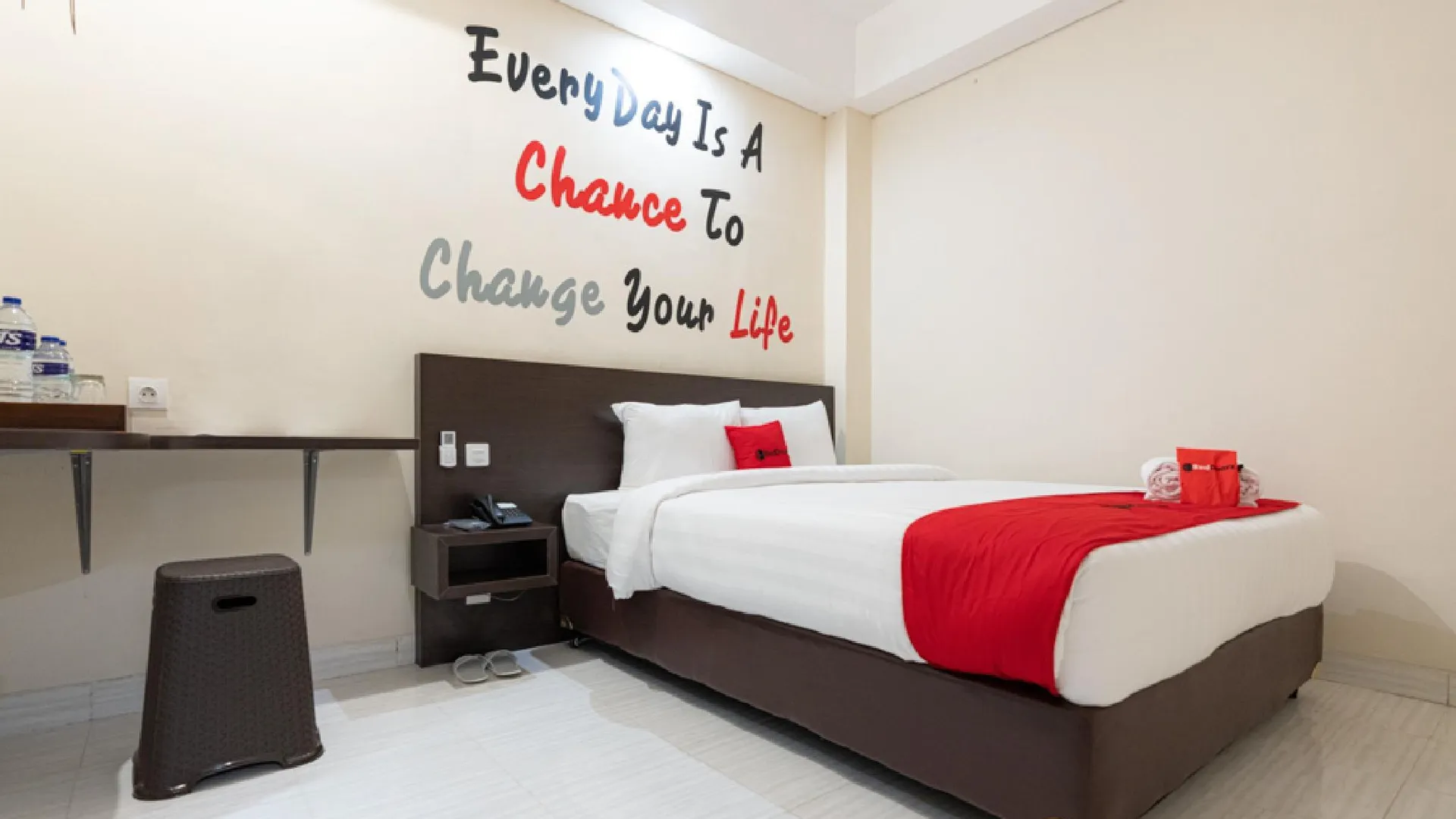 마카사르 레드도어즈 플러스 앳 하베스트 인 파나쿠캉 3성급 호텔 객실