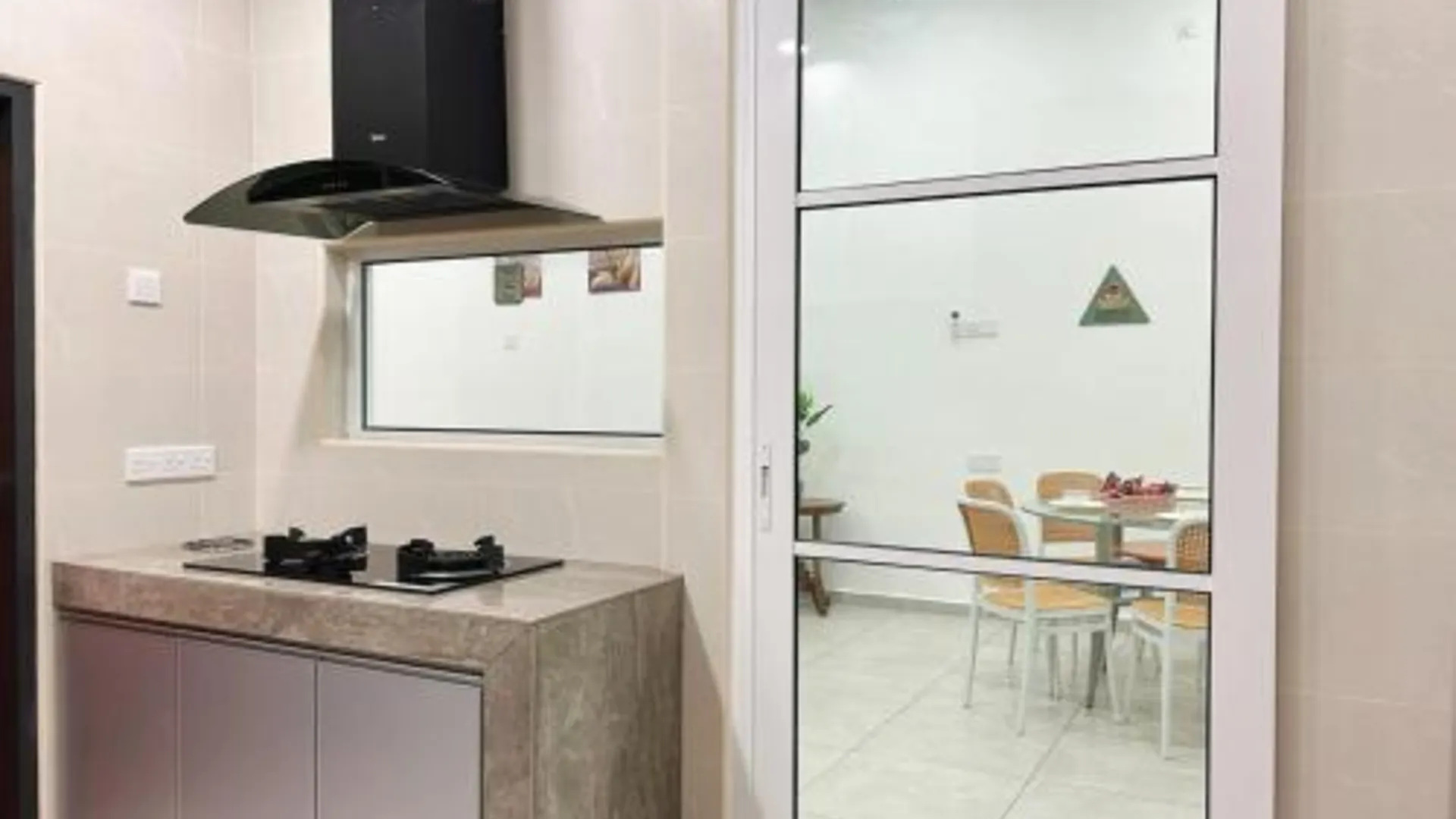 말라카 바투 베렌담의 프라이빗 하우스 (m², 침실 3개, 프라이빗 욕실 3개) 2성급 게스트하우스 수영장